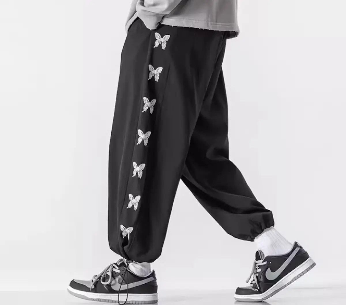 image of Vintage Streetwear Joggers Pants in Black, Men's (Size 32)