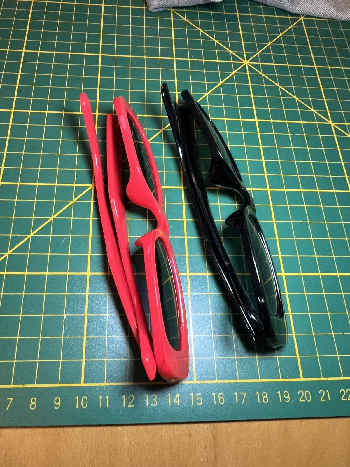 Other Pair of red and black rectangle sunglasses Size ONE SIZE - 3 Thumbnail