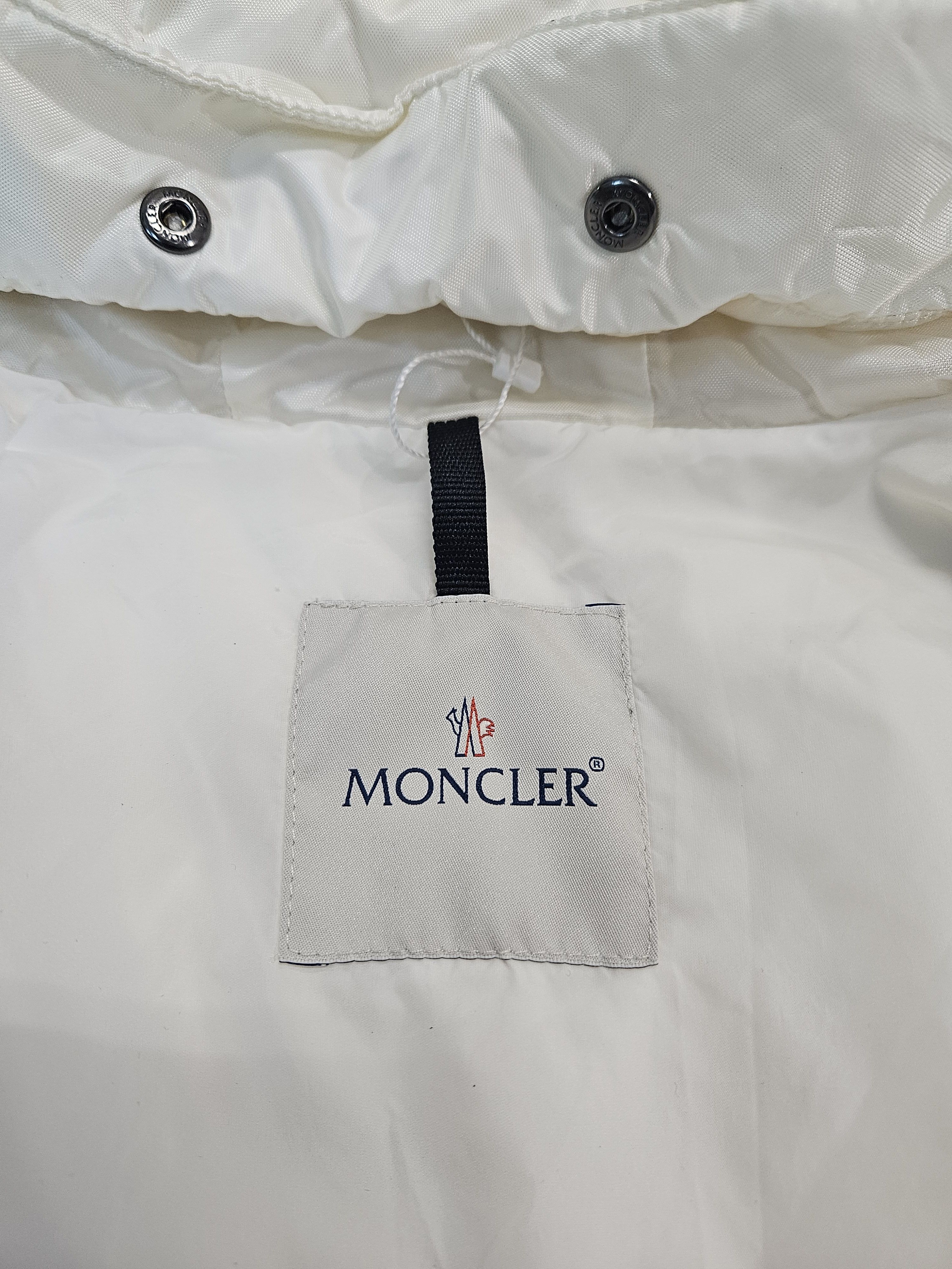 Moncler Moncler hooded puffer jacket with badge Size XS / US 0-2 / IT 36-38 - 17 Thumbnail