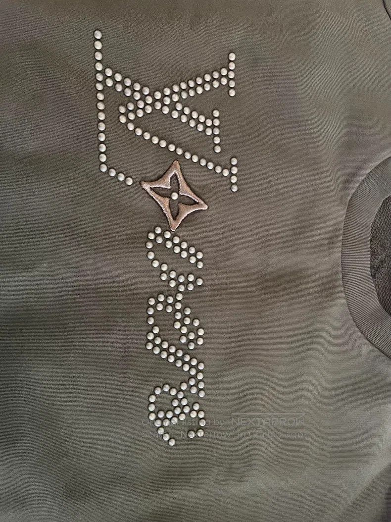 Louis Vuitton Louis Vuitton Front large logo sweatshirt Size US S / EU 44-46 / 1 - 4 Thumbnail