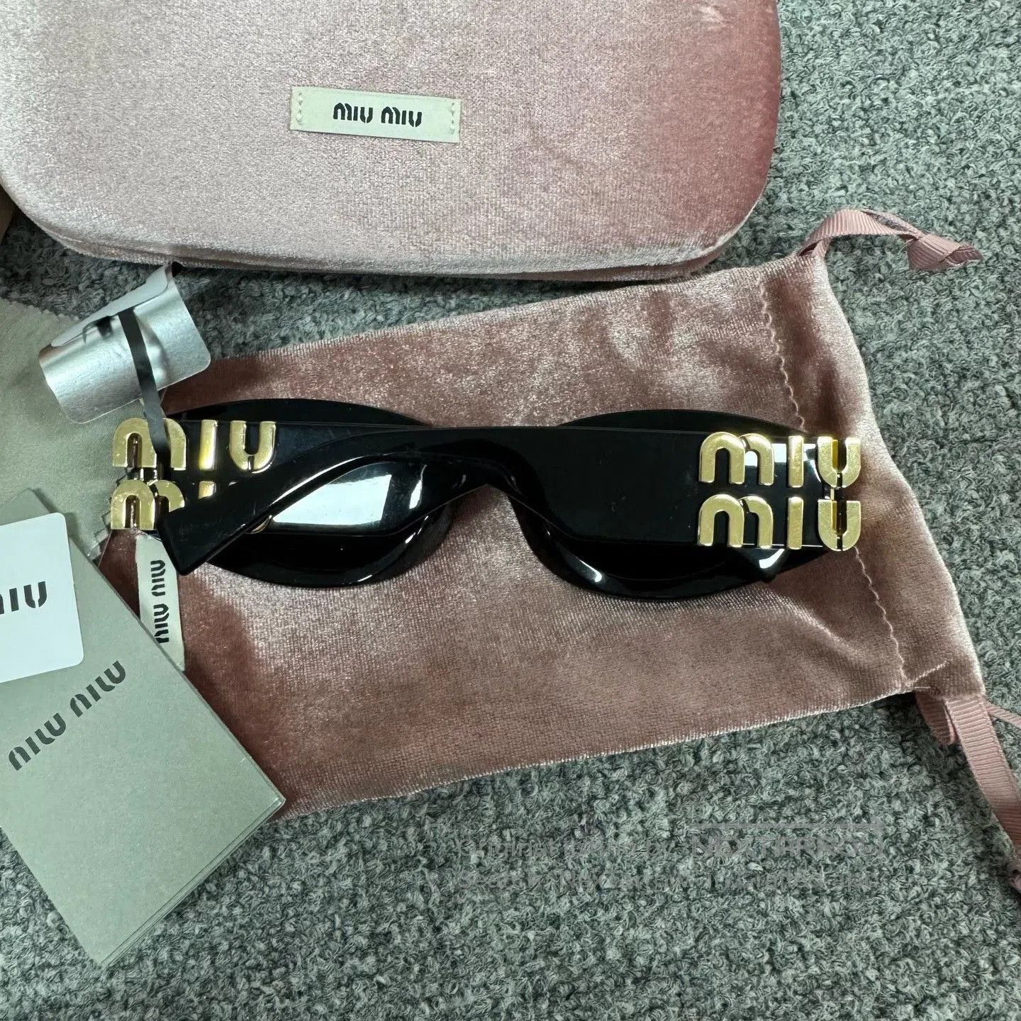 Miu Miu Miu Miu Letter Logo Oval Sunglasses. Size ONE SIZE - 1 Thumbnail