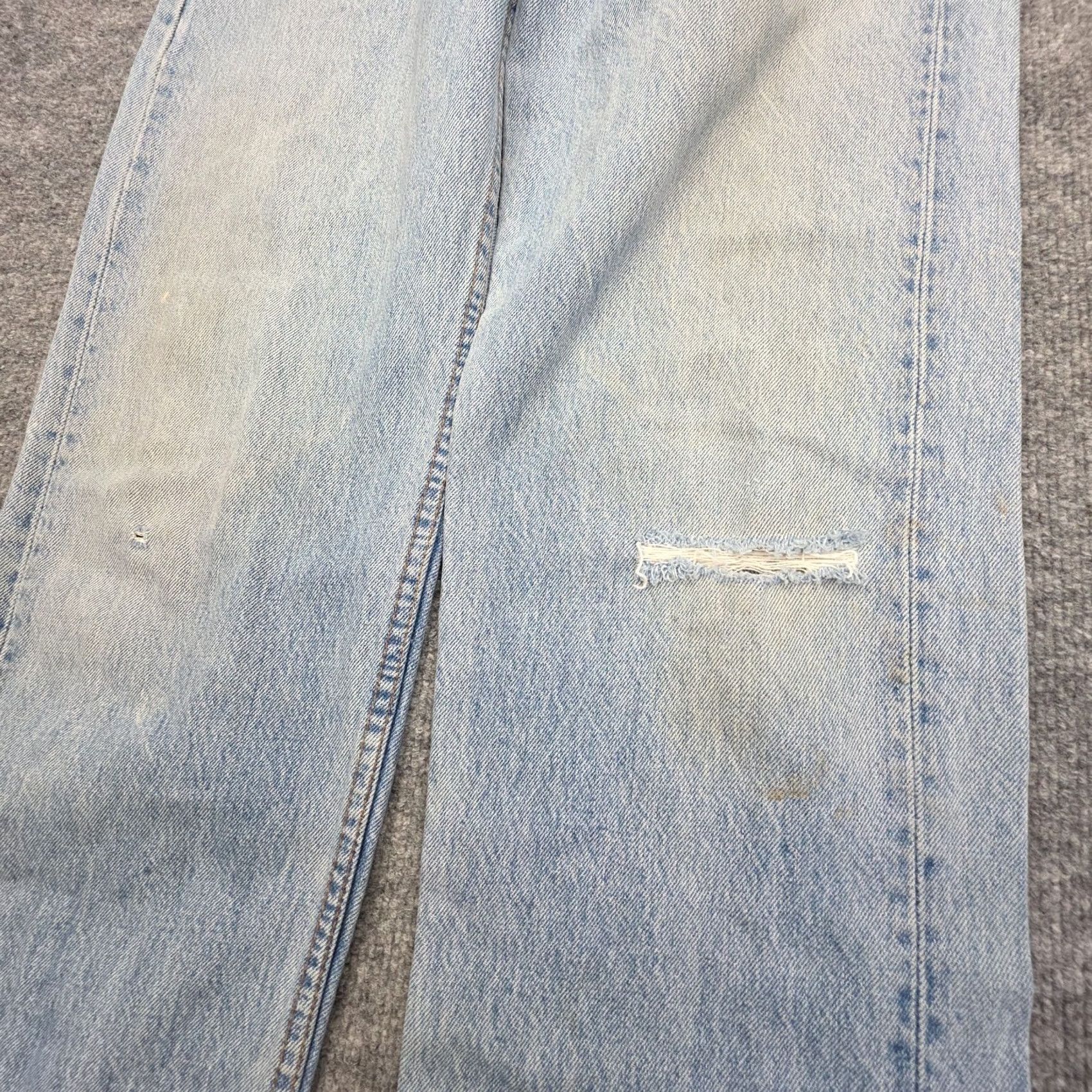 Levi's VINTAGE Levi's 501 Jeans Mens 31x34 / 34x36 Blue Light Wash Faded 5-Pocket Denim Regular Rise Mid Size US 31 - 6 Thumbnail