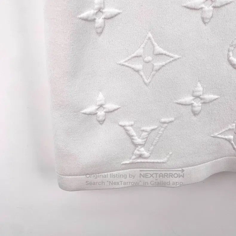 Louis Vuitton Louis Vuitton White logo embossed full-print cotton crew n Size US XS / EU 42 / 0 - 4 Thumbnail
