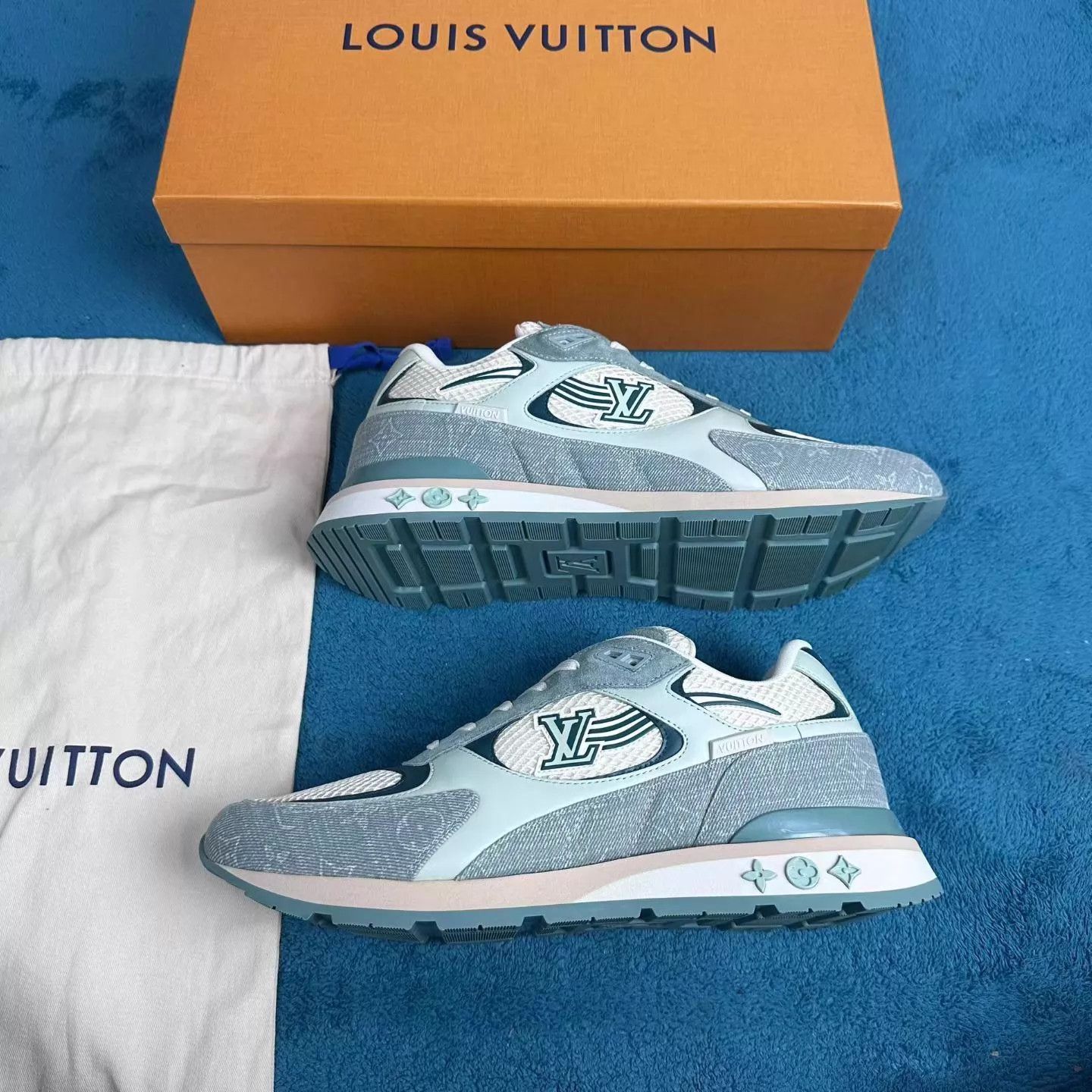 Louis Vuitton LV Run Away Mesh Embroidered Lace-Up Low-Top Sneaker Green Size US 11 / EU 44 - 2 Thumbnail