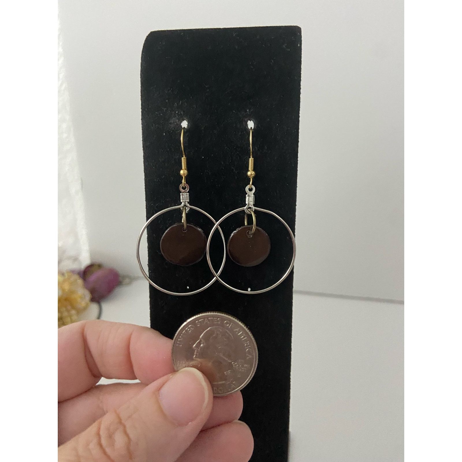 Handmade Handmade front facing hoop earrings with brown shell Size ONE SIZE - 2 Thumbnail