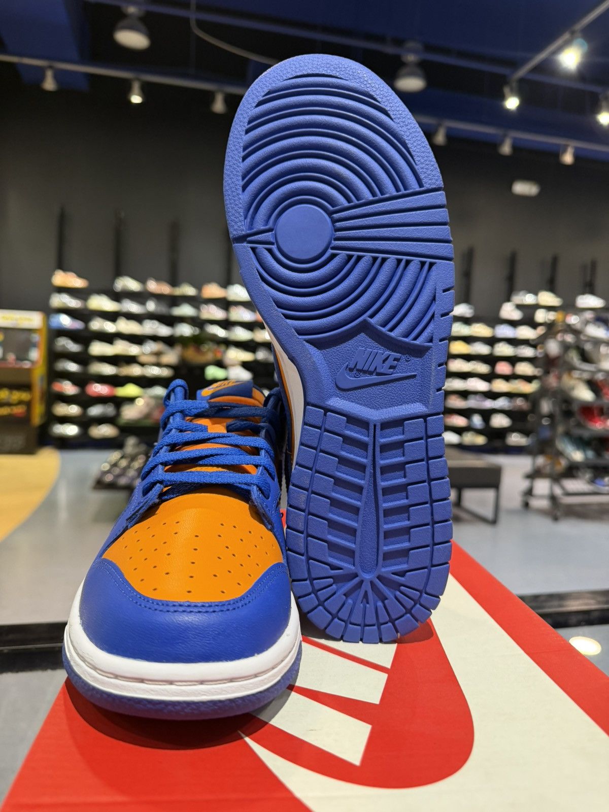 Nike Size 9.5 - Nike Dunk Low Knicks Size US 9.5 / EU 42-43 - 6 Thumbnail