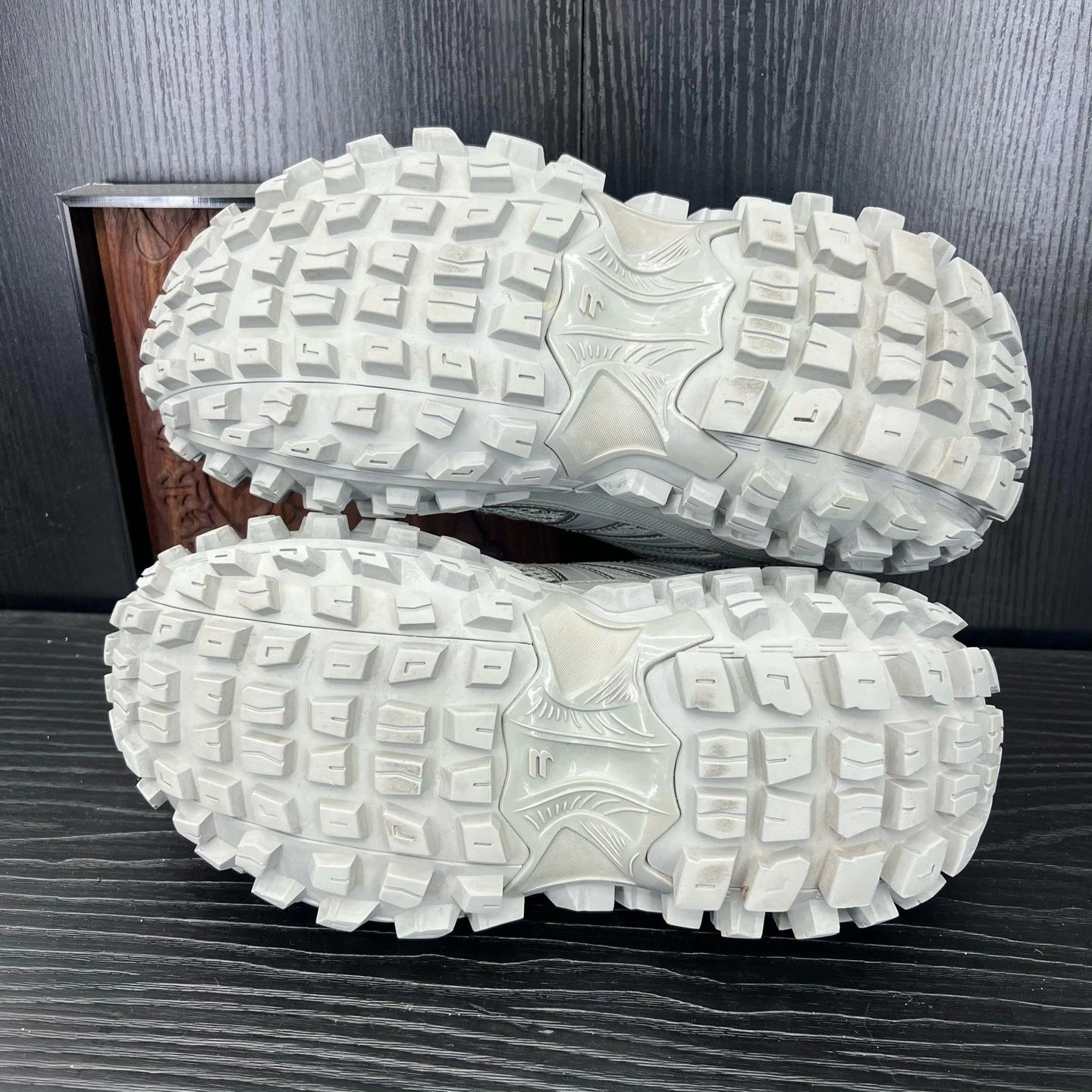 Balenciaga Balenciaga Grey Tire Sneakers Size 42 w/ Box Size US 9 / EU 42 - 7 Thumbnail