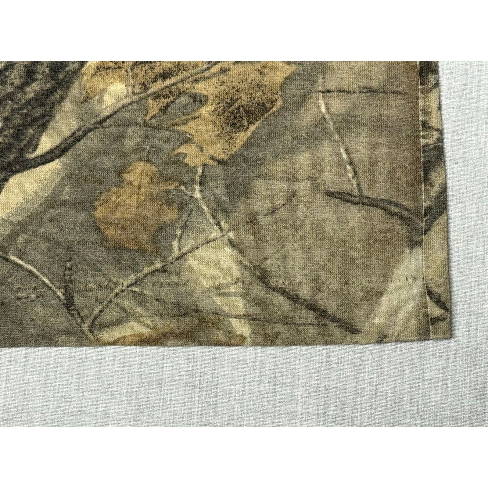 Vintage Vintage Y2K Realtree Camo Long Sleeve Pocket T-shirt Large Size US L / EU 52-54 / 3 - 5 Thumbnail