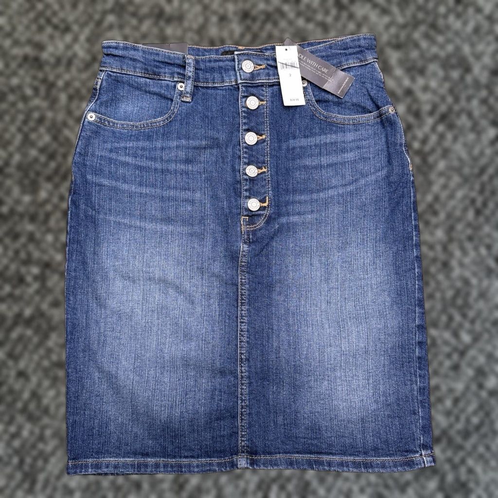 Banana Republic Banana Republic Denim Button Skirt Womens 2 High Rise Knee Length Blue Stretch Solid Pencil Skirt Regular Size 2 Womens Vintage No New with Tags Size 26" / US 2 / IT 38 - 1 Thumbnail