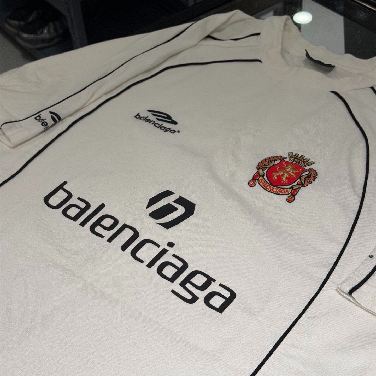 Balenciaga balenciaga white football short sleeve tee Size US S / EU 44-46 / 1 - 2 Thumbnail