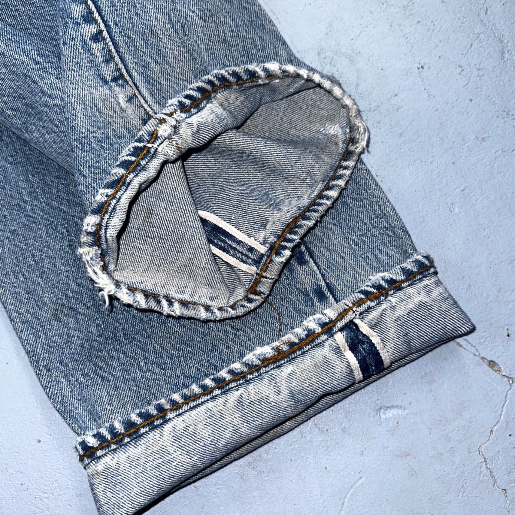 Levi's VINTAGE Levi's 501XX Jeans - 80s USA Selvedge Thrashed Distressed Light Blue Denim 30x33 Boys? Mens? Not sure. Size US 30 / EU 46 - 4 Thumbnail