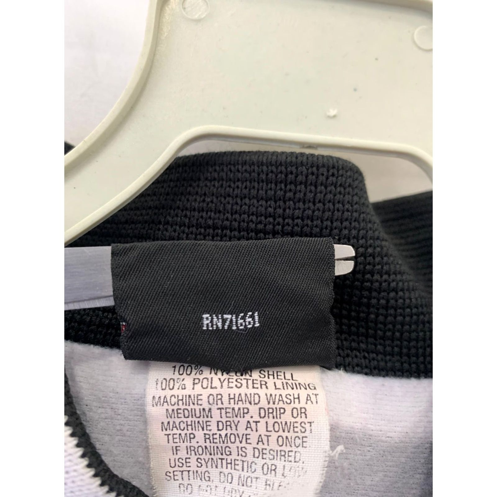 Vintage VINTAGE Hilton Active Apparel Bomber Jacket Men L Black 80s 90s Kay-Bee Toys Promotional Shop Retro Nylon Satin Jacket Size US L / EU 52-54 / 3 - 4 Thumbnail