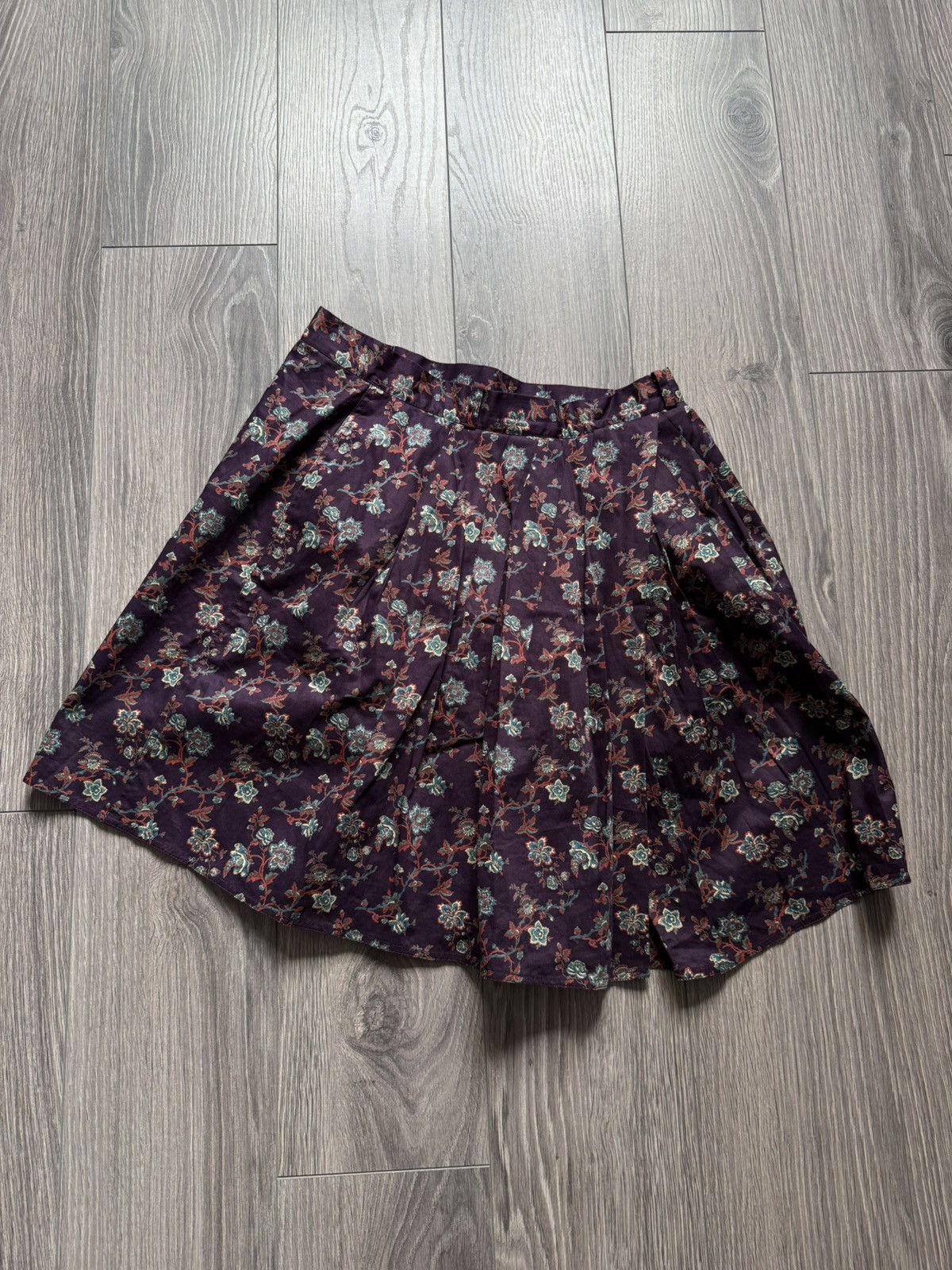 Versace Gianni Versace Vintage Floral Pleated Shorts Woman’s Size 25" / US 0 / IT 36 - 9 Thumbnail