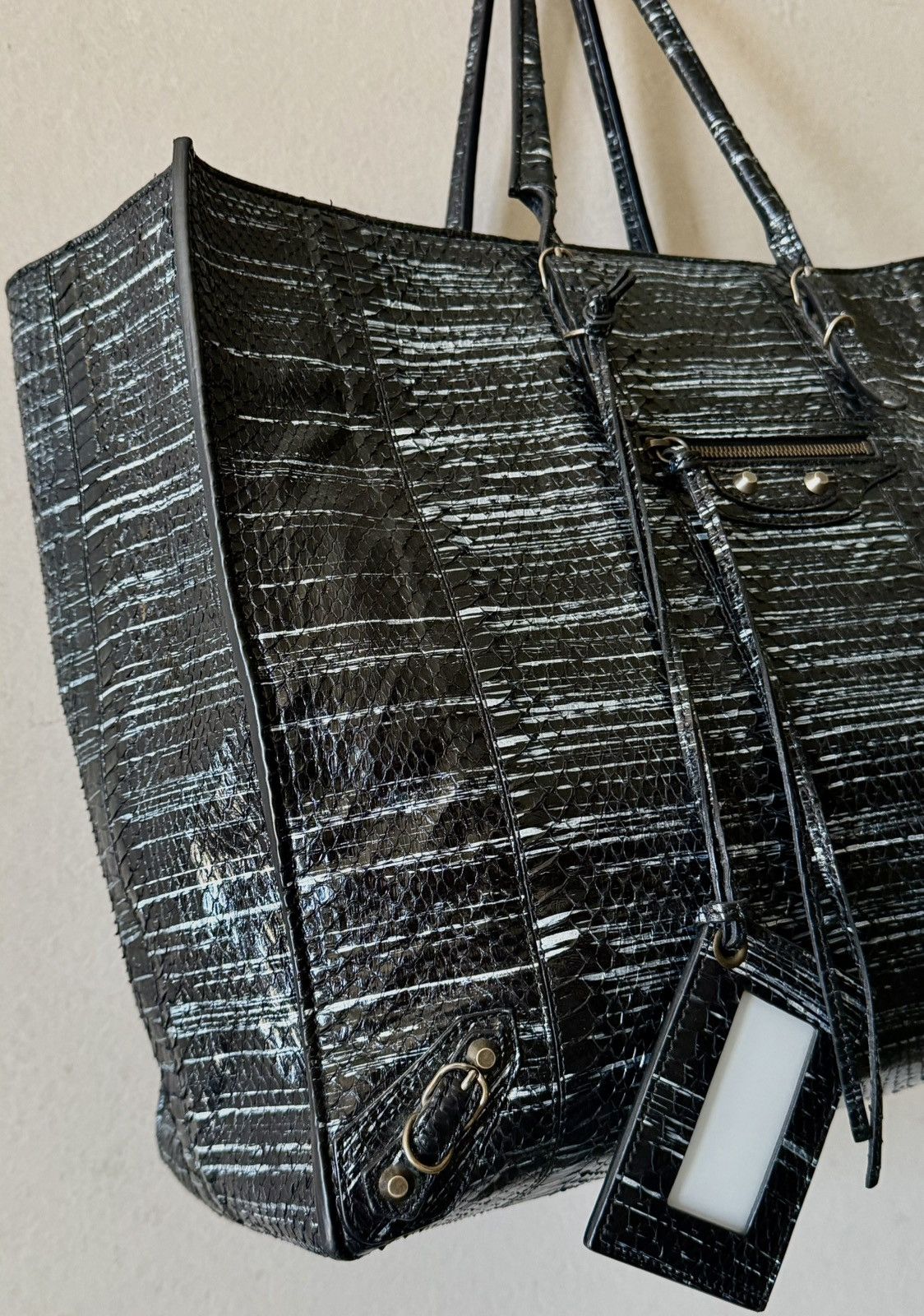 Balenciaga Balenciaga - 2000's - Python A4 - Papier Tote Bag Size ONE SIZE - 4 Thumbnail