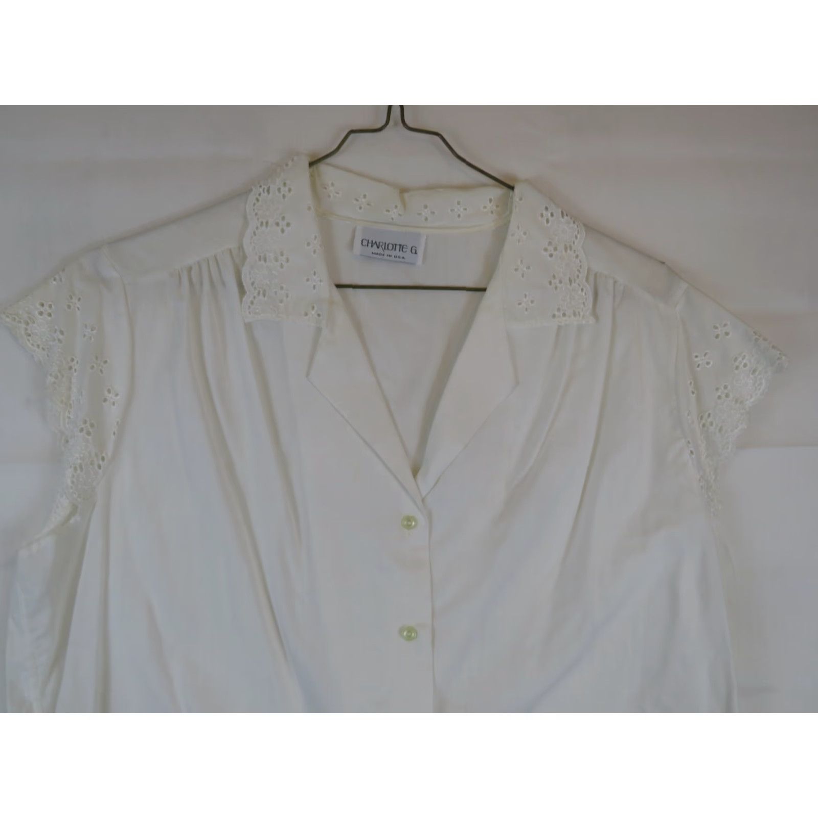 Vintage VINTAGE Charlotte G Shirt 1X White Womens 1X Blouse 50s, 60s, 70s Casual Button Collared Sleeve-less Breathable Vintage Christmas Size XL / US 12-14 / IT 48-50 - 3 Thumbnail