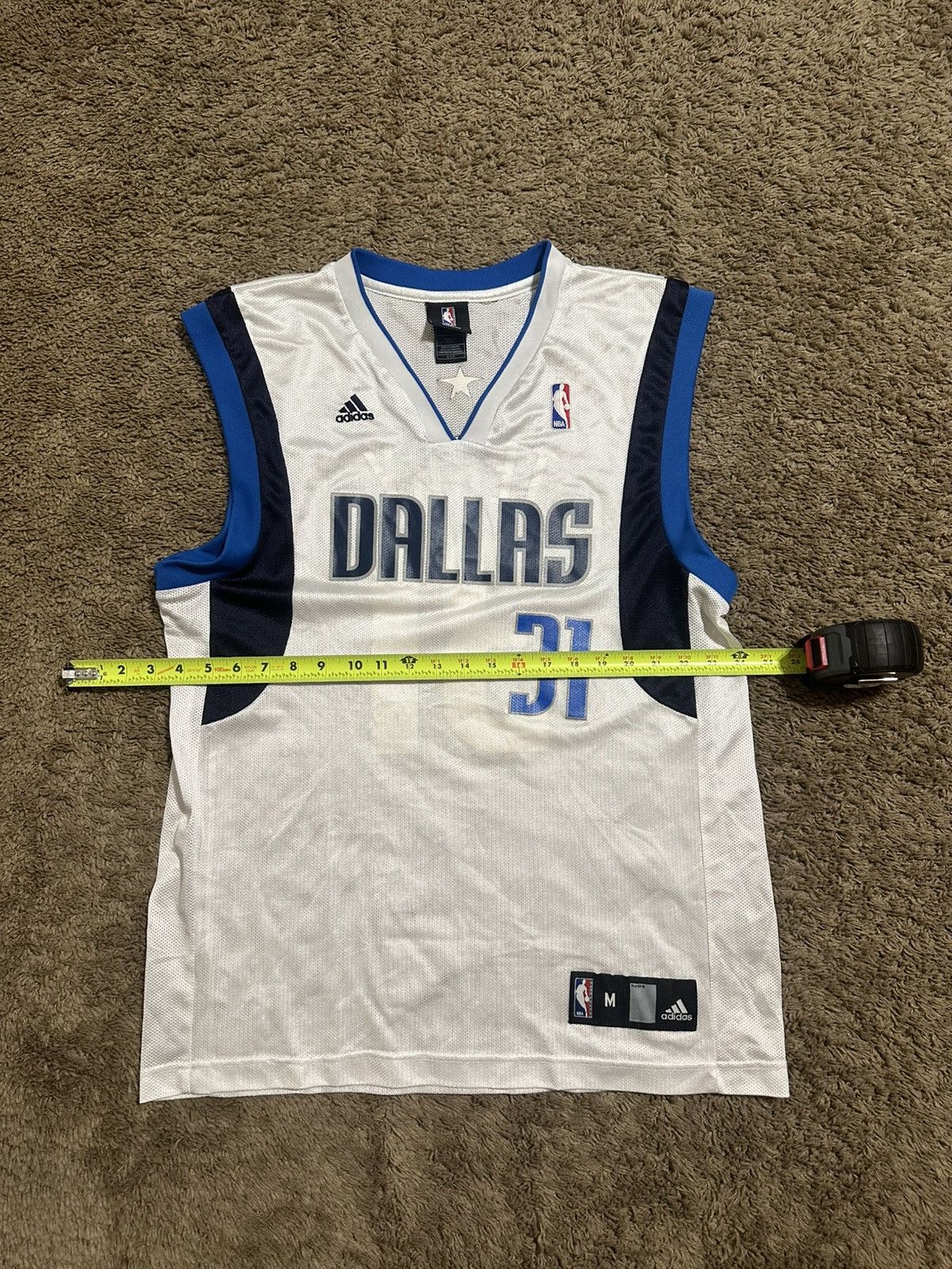 NBA Vintage NBA Adidas Dallas Mavericks jersey 00s size medium Size US M / EU 48-50 / 2 - 5 Thumbnail