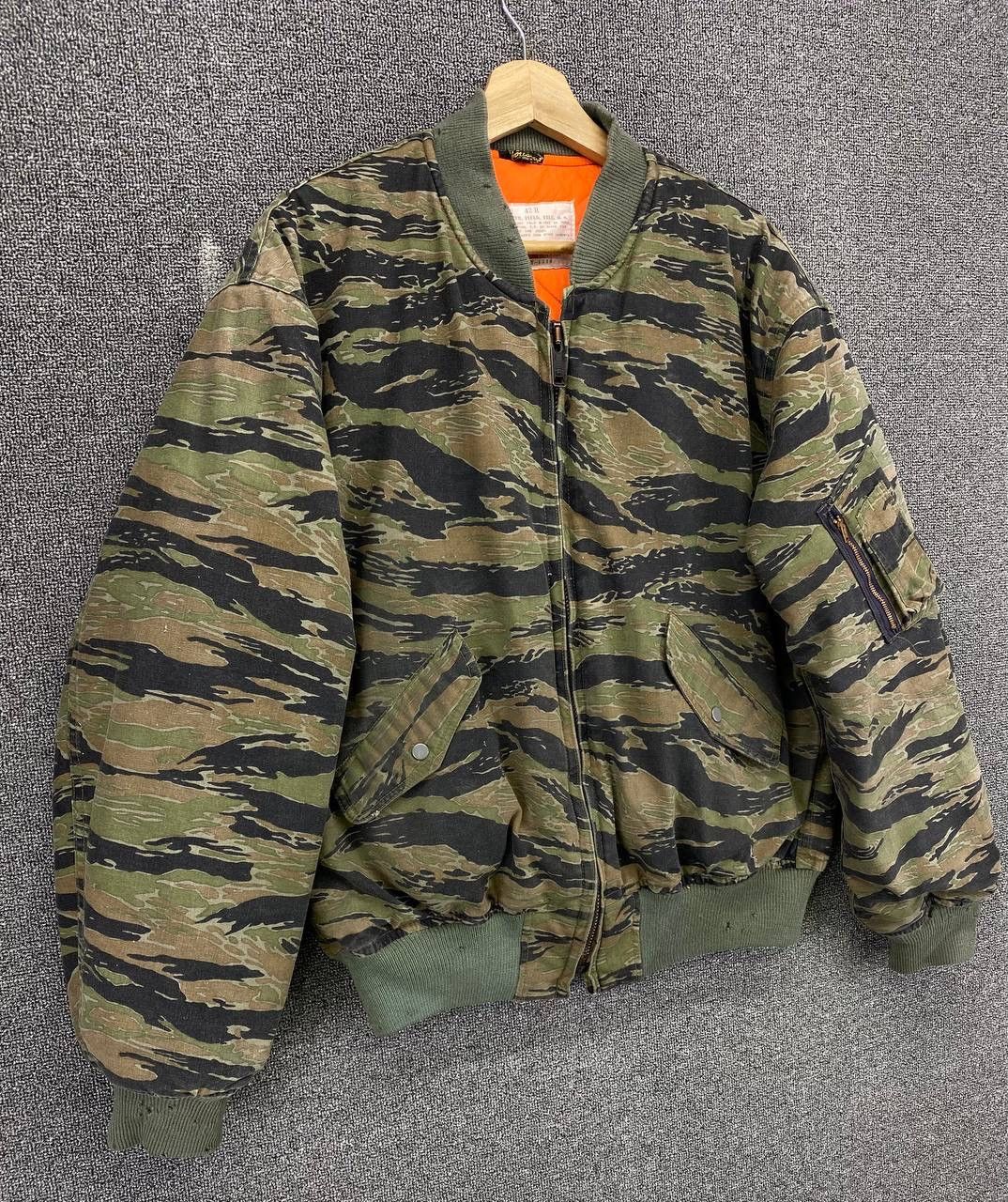 Vintage Vintage Made By Houston Jumper Field Camo Bomber Jacket Size US M / EU 48-50 / 2 - 2 Thumbnail
