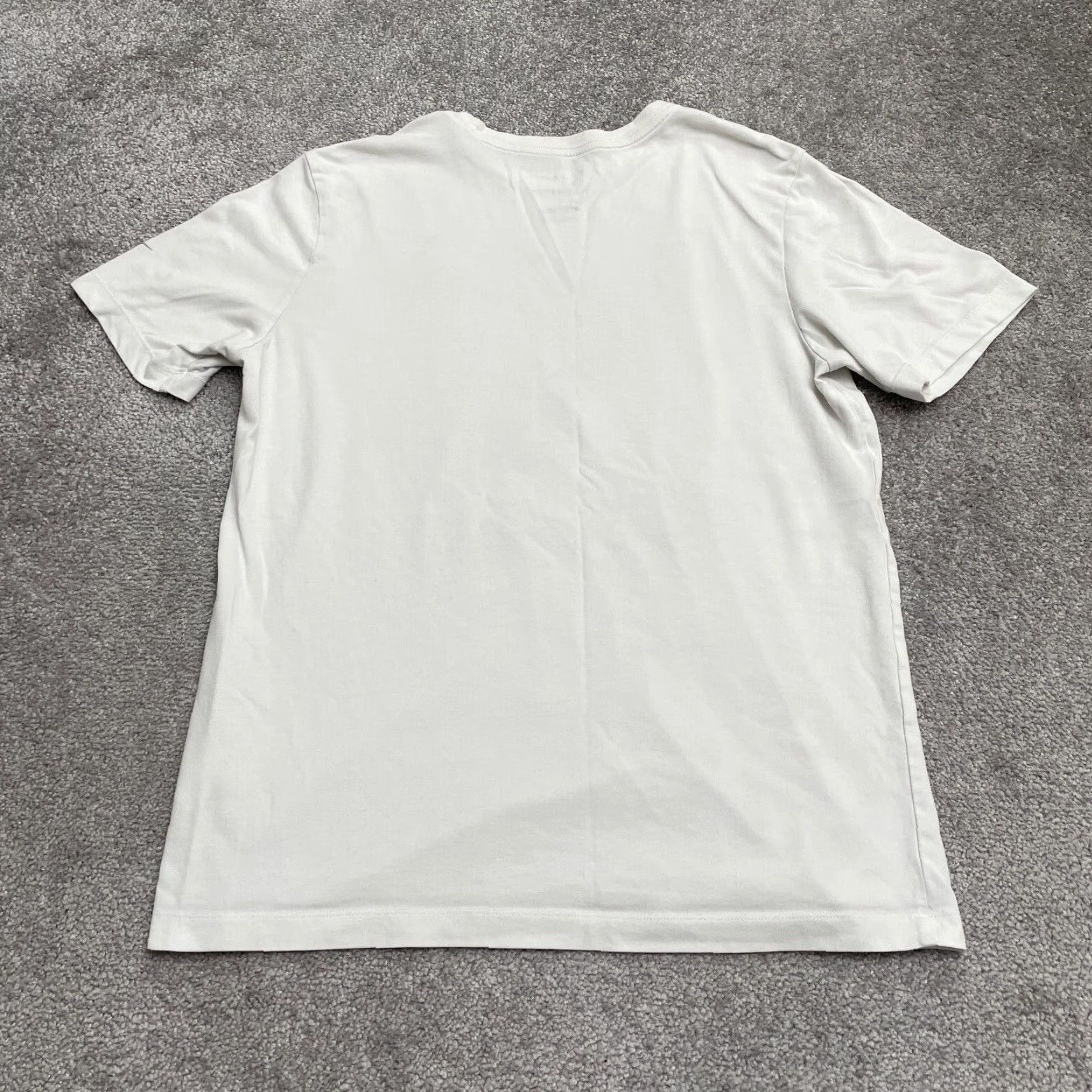 Nike Nike Dri-Fit The Nike Tee Tee Shirt Mens M White Crew Neck Short Sleeve Shirt Mens White Nike Dri-Fit Tee Size US M / EU 48-50 / 2 - 2 Thumbnail