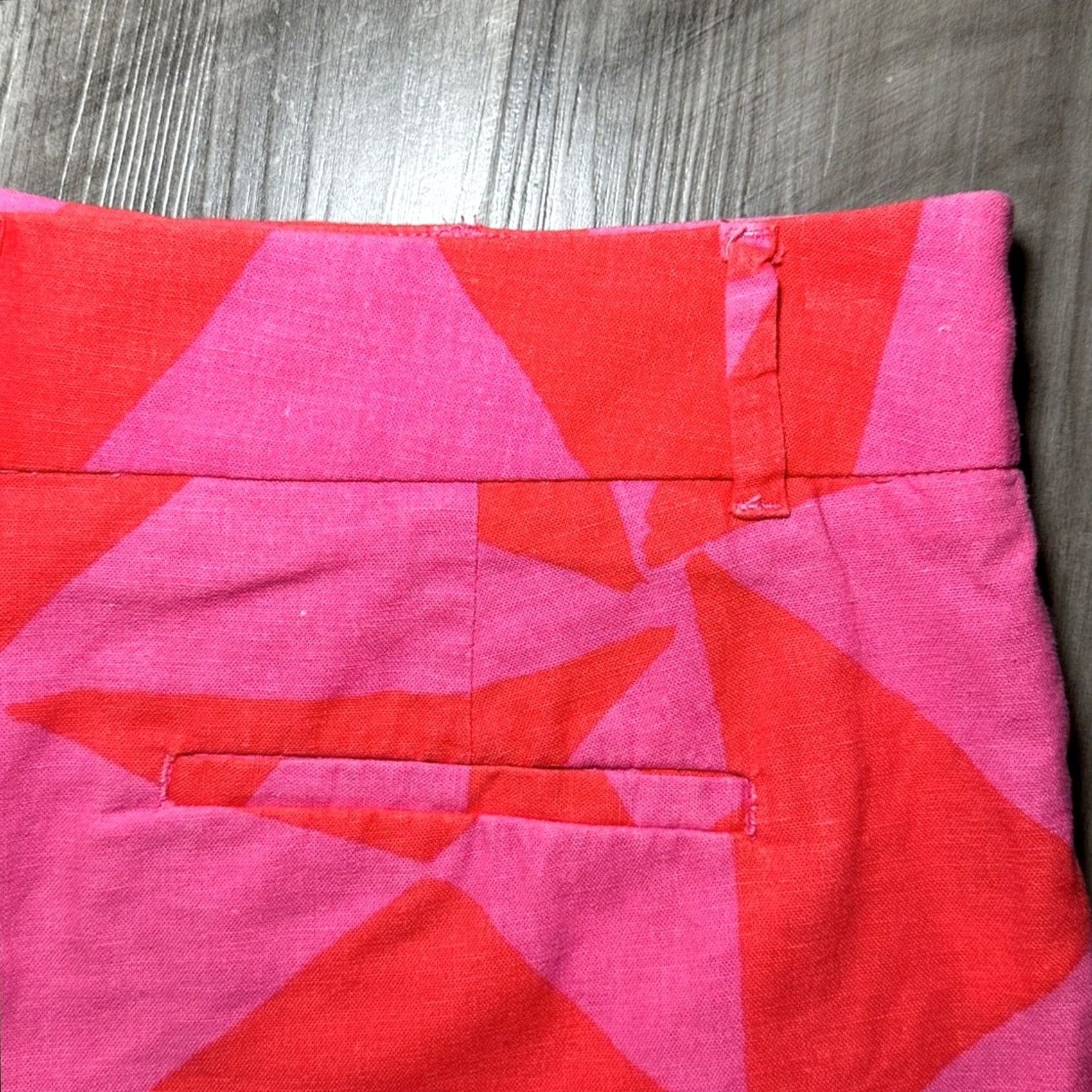 Loft VINTAGE LOFT Ann Taylor Geometric Linen Blend The Riviera Shorts Pink Red 8 Women Regular 8 Short 13" fade dot Mens? Size 30" / US 8 / IT 44 - 3 Thumbnail