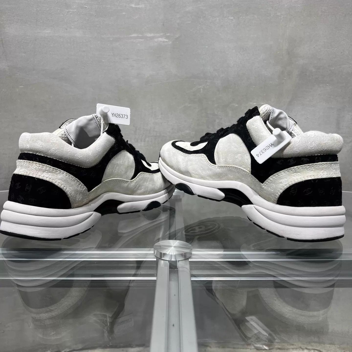 Chanel Chanel White Embossed All - Over Pattern Sneakers 38.5 Size US 8 / IT 38 - 5 Thumbnail