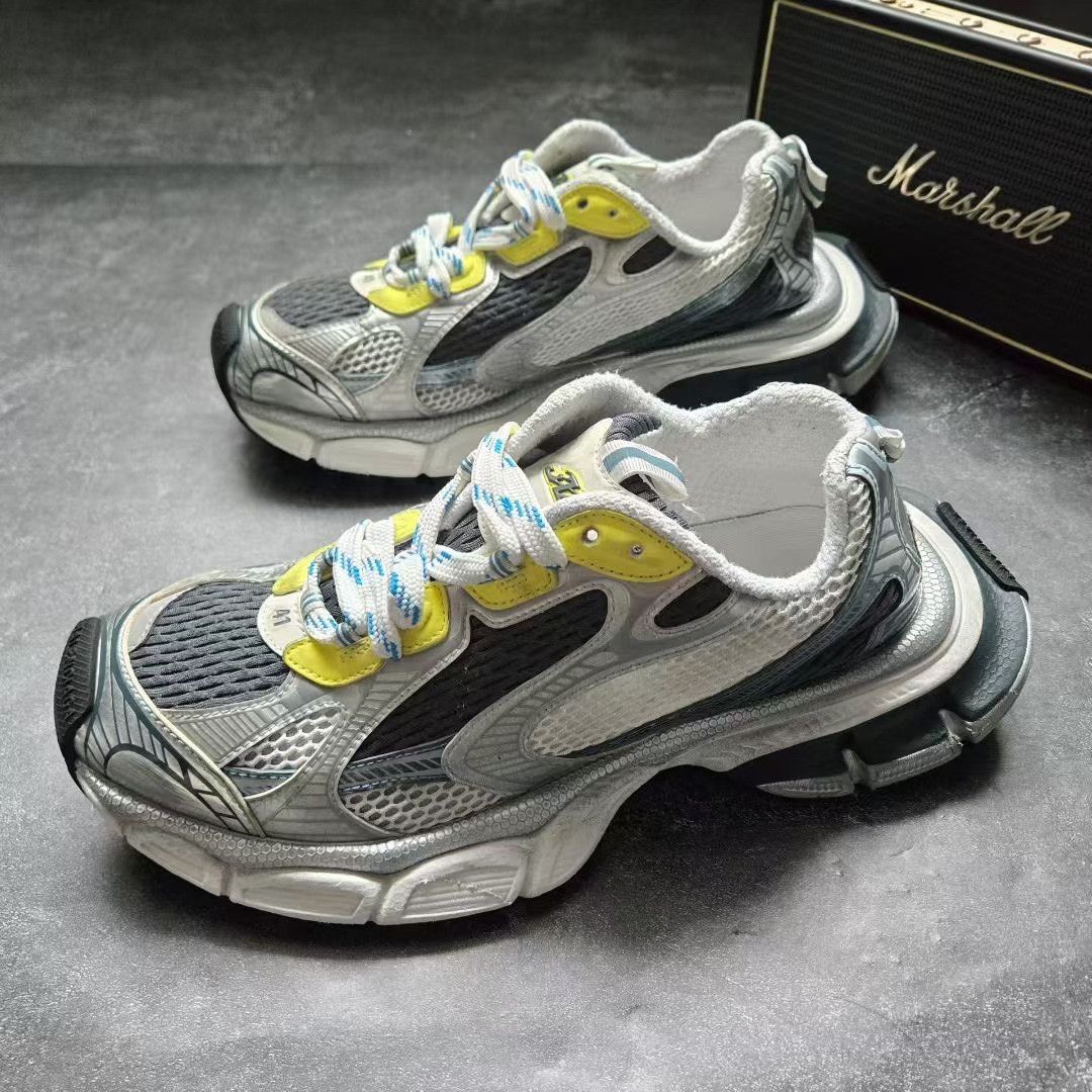 Balenciaga Balenciaga Gray Lowtop Sneakers XXXL Men Size US 10 / EU 43 - 1 Thumbnail