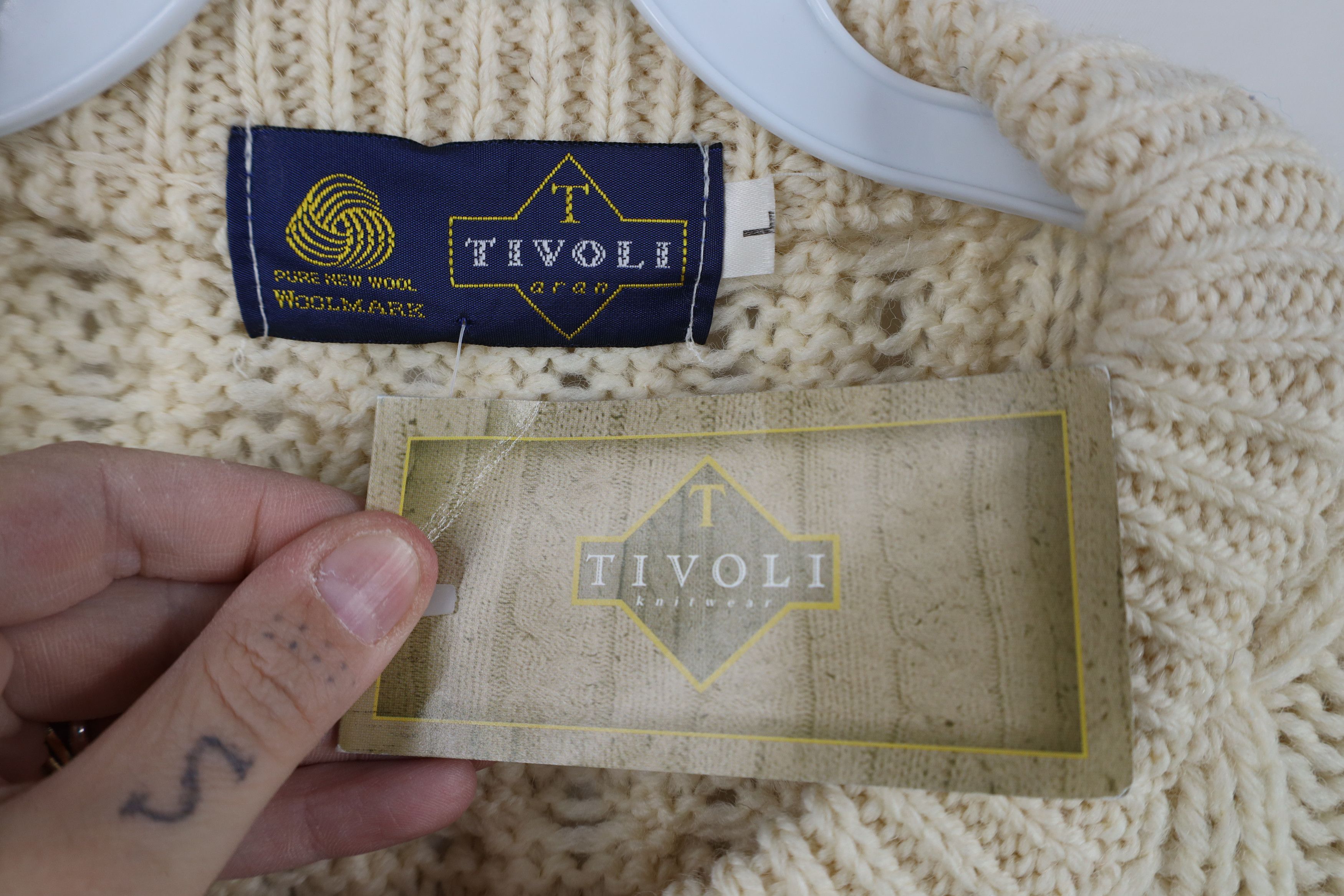 Vintage Deadstock Vintage 90s Wool Cable Knit Sweater Cream Size US L / EU 52-54 / 3 - 4 Thumbnail