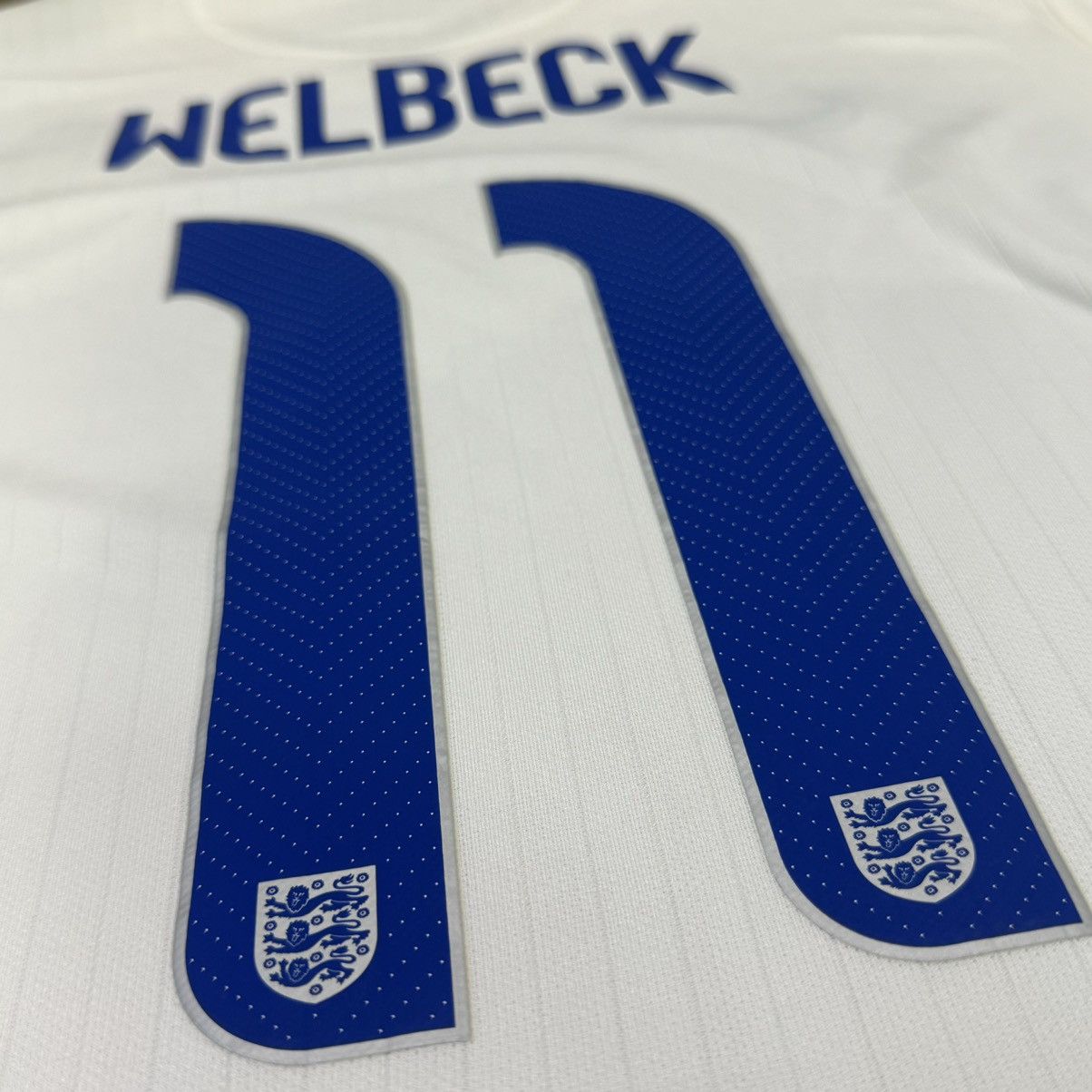 Nike England 14/15 home shirt #11 Welbeck Size US M / EU 48-50 / 2 - 5 Thumbnail