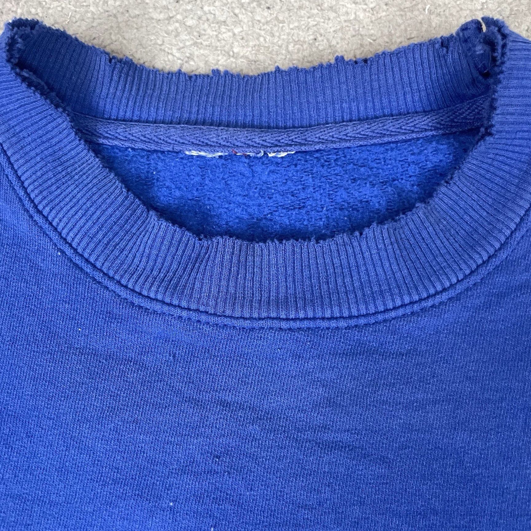 Champion VINTAGE Champion Sweatshirt Mens Large Blue Faded Heavy Cotton Distressed Faded Size US L / EU 52-54 / 3 - 3 Thumbnail
