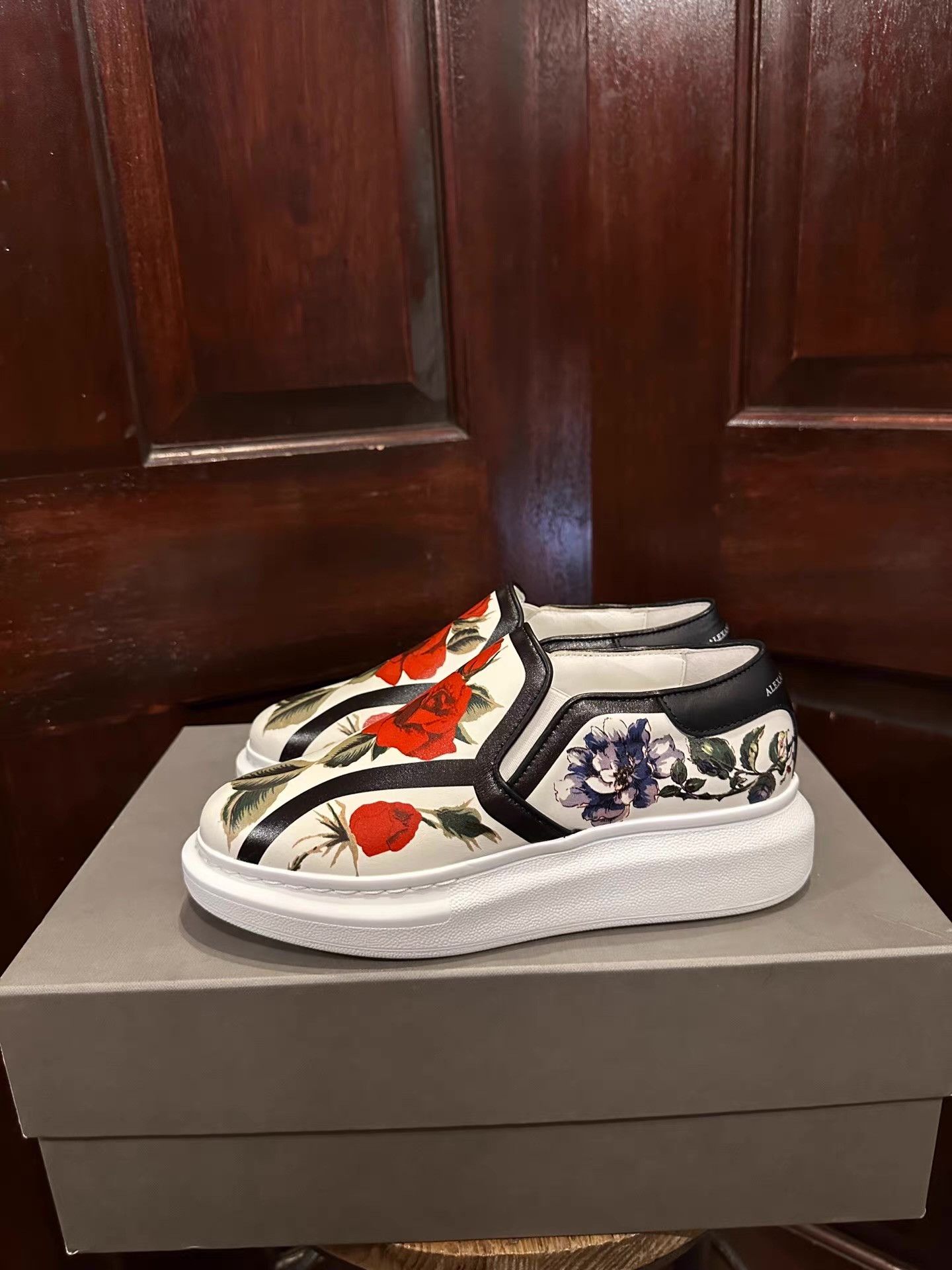 Alexander McQueen Alexander McQueen 17SS Mainline White Floral‑Print Ｑ25 Size US 6 / IT 36 - 2 Thumbnail