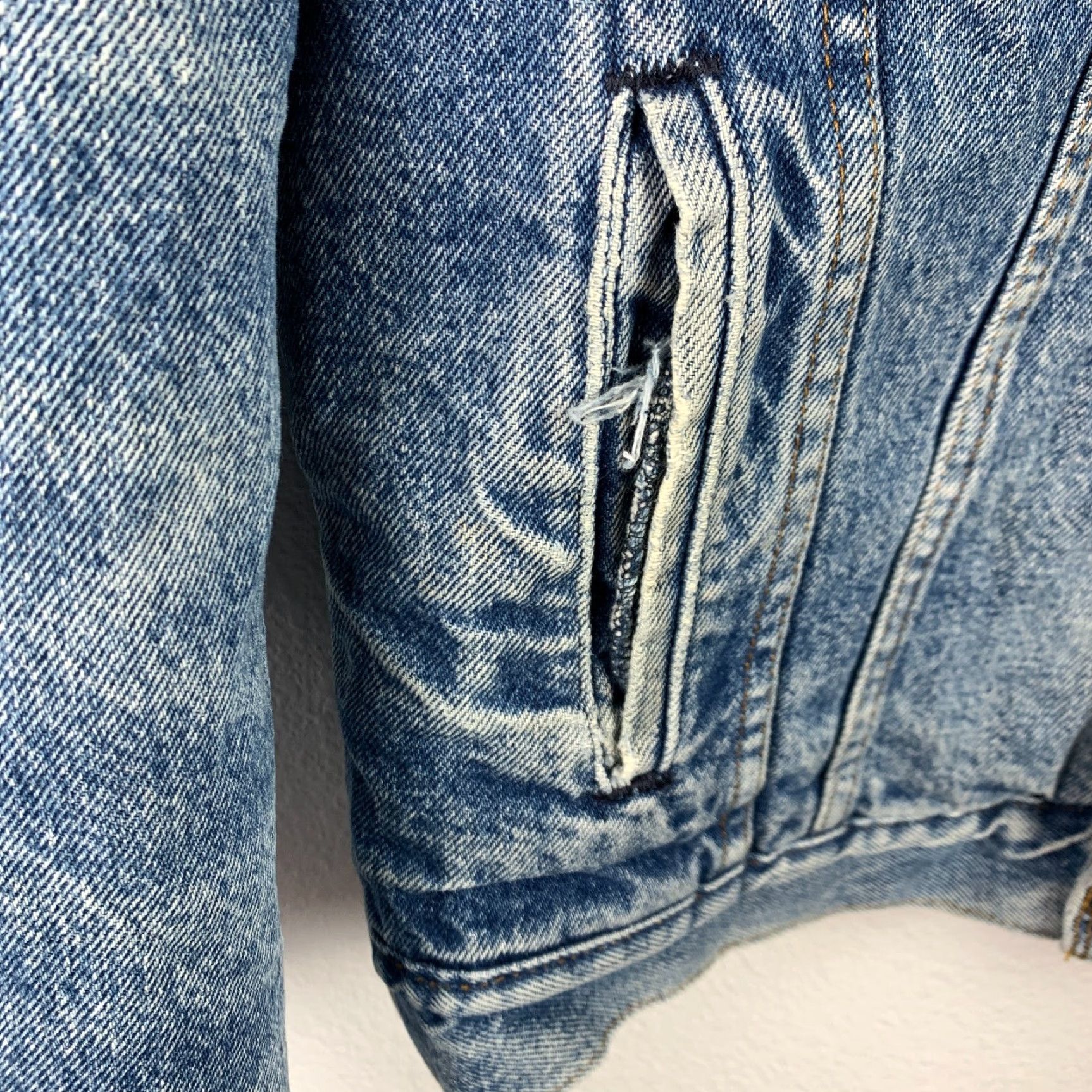 Levi's VINTAGE Levi's Trucker Jacket Denim 38R Blue 80s San Francisco Sherpa Lined 70608-0216 Mens Jeans Coat Shirt? Size US 38 / EU 54 - 4 Thumbnail