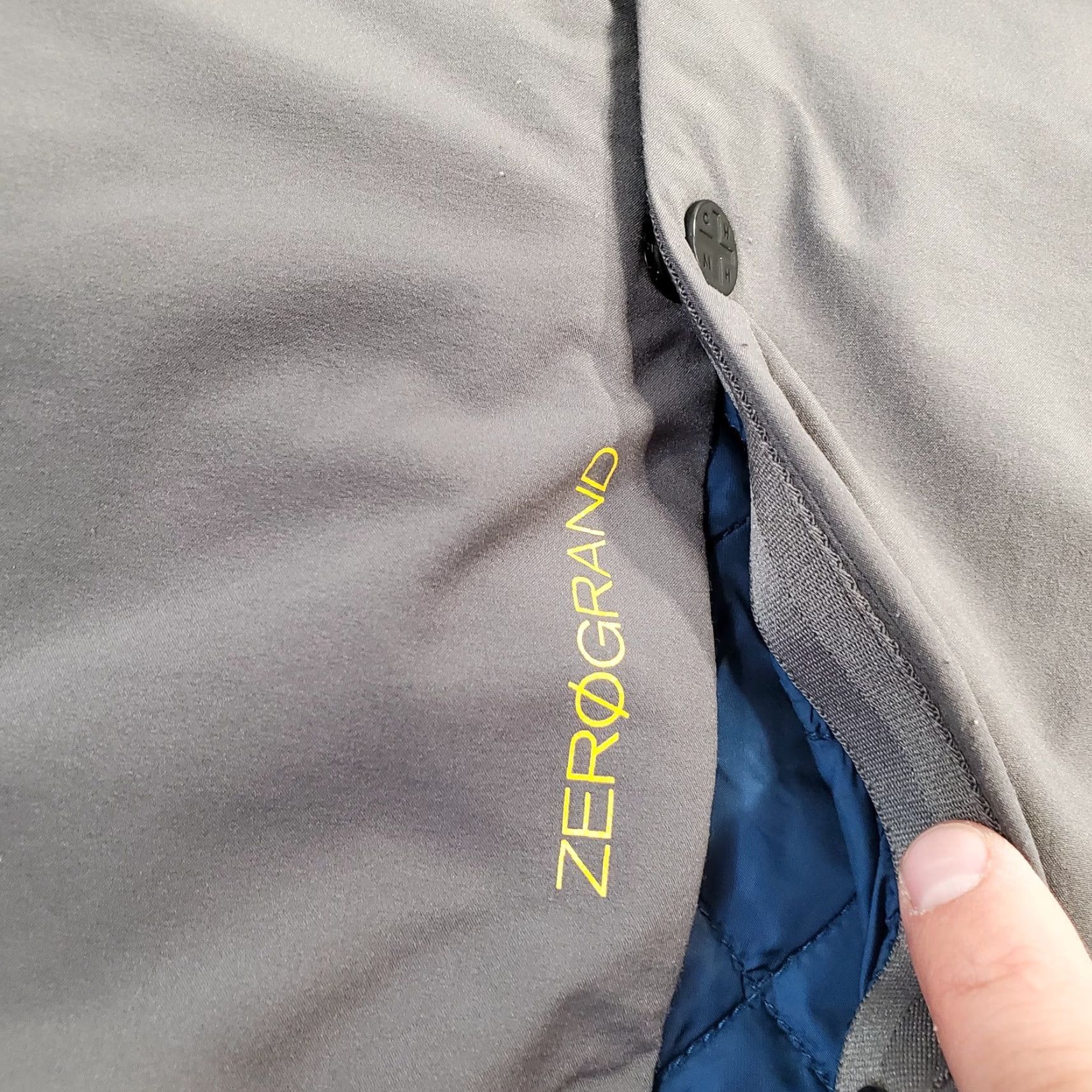 Mountain Hardwear VINTAGE Mountain Hardwear Vest Mens M Gray Jacket Puffer Quilt Lined Snap Size US M / EU 48-50 / 2 - 4 Thumbnail