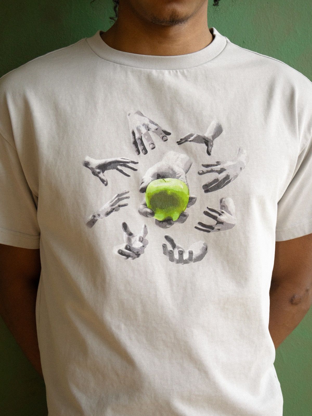 Other Apple T-Shirt Grey Graphic Tee Size US M / EU 48-50 / 2 - 1 Thumbnail