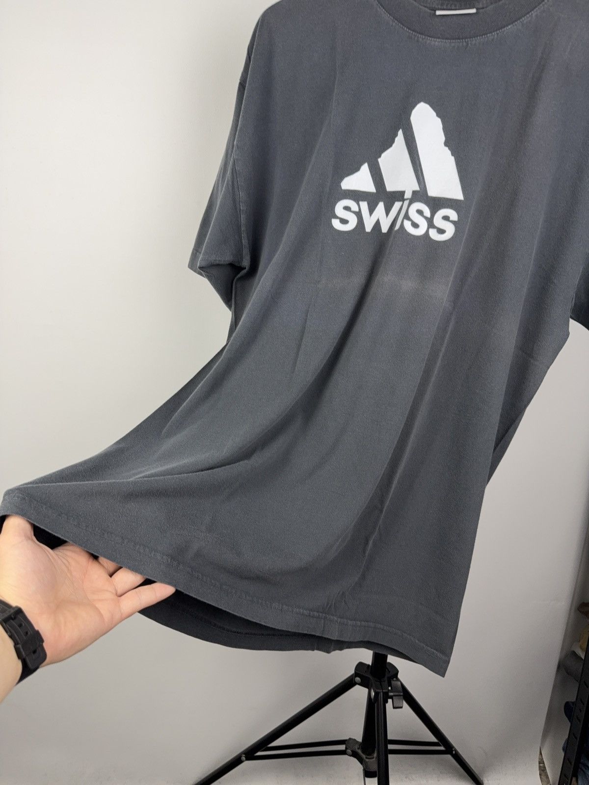 Vintage Vintage 90s Y2K Faded Parody Swiss Alps Logo Tee Whaleo Size US L / EU 52-54 / 3 - 3 Thumbnail