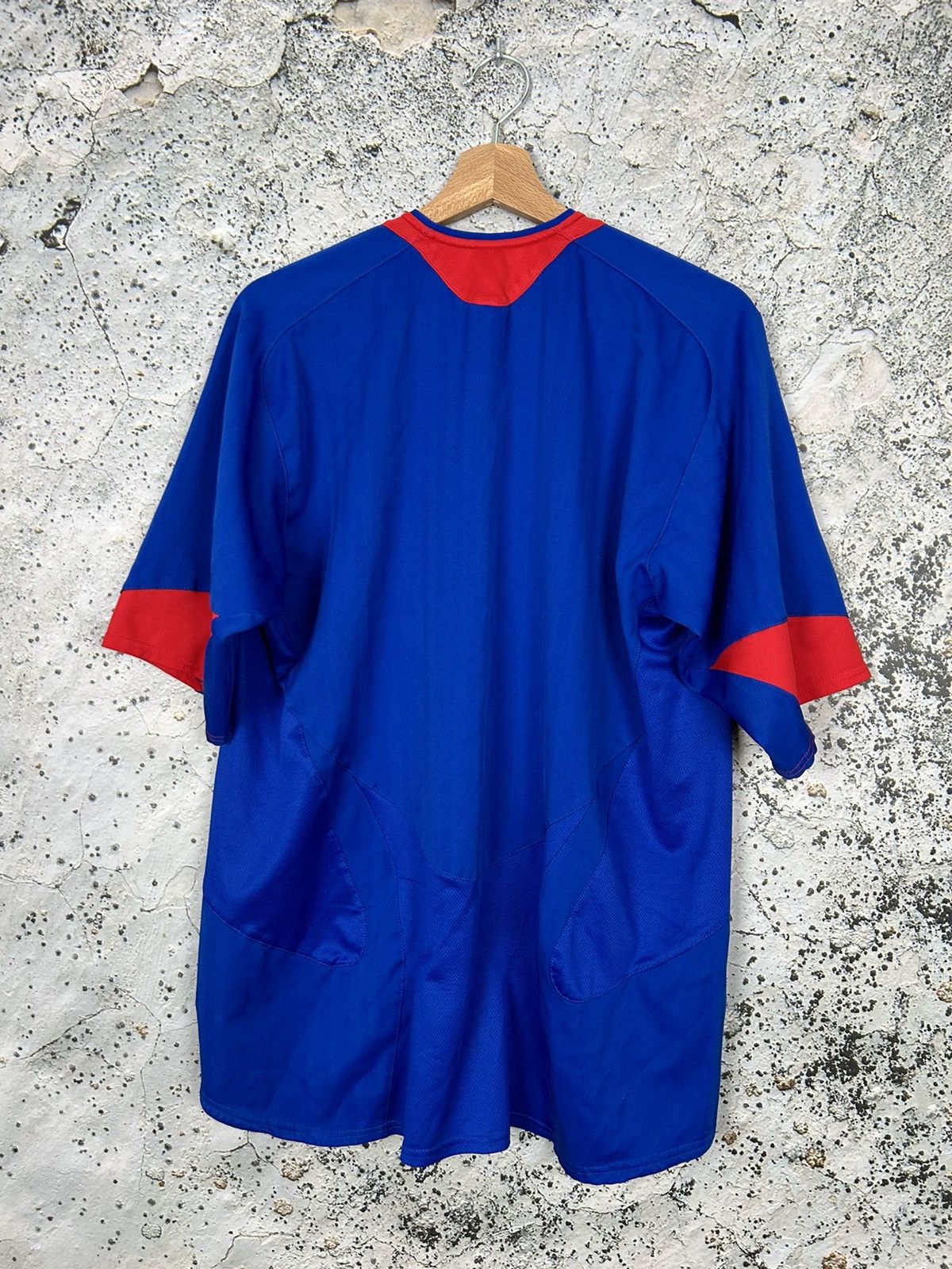 Nike Vintage Manchester United Nike Vodafone Soccer Jersey Rare Size US L / EU 52-54 / 3 - 4 Thumbnail