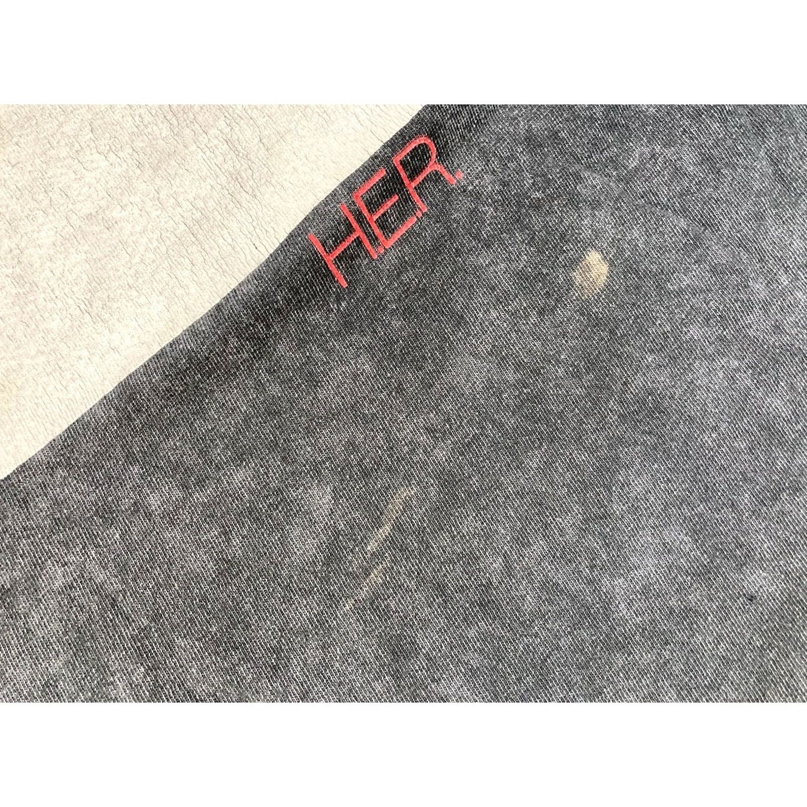 Vintage VINTAGE H.E.R Graphic T-shirt Men Medium Black Acid Wash Short Sleeve Music Size US M / EU 48-50 / 2 - 3 Thumbnail
