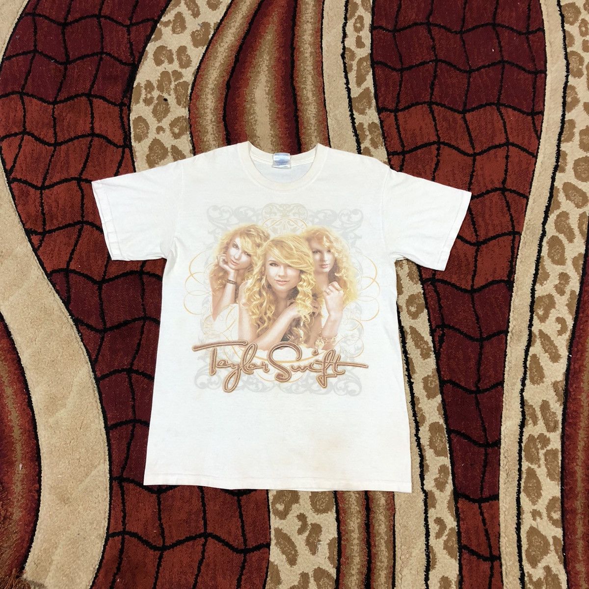 Band Tees Vintage Taylor Swift Tour T Shirt Size US S / EU 44-46 / 1 - 2 Thumbnail