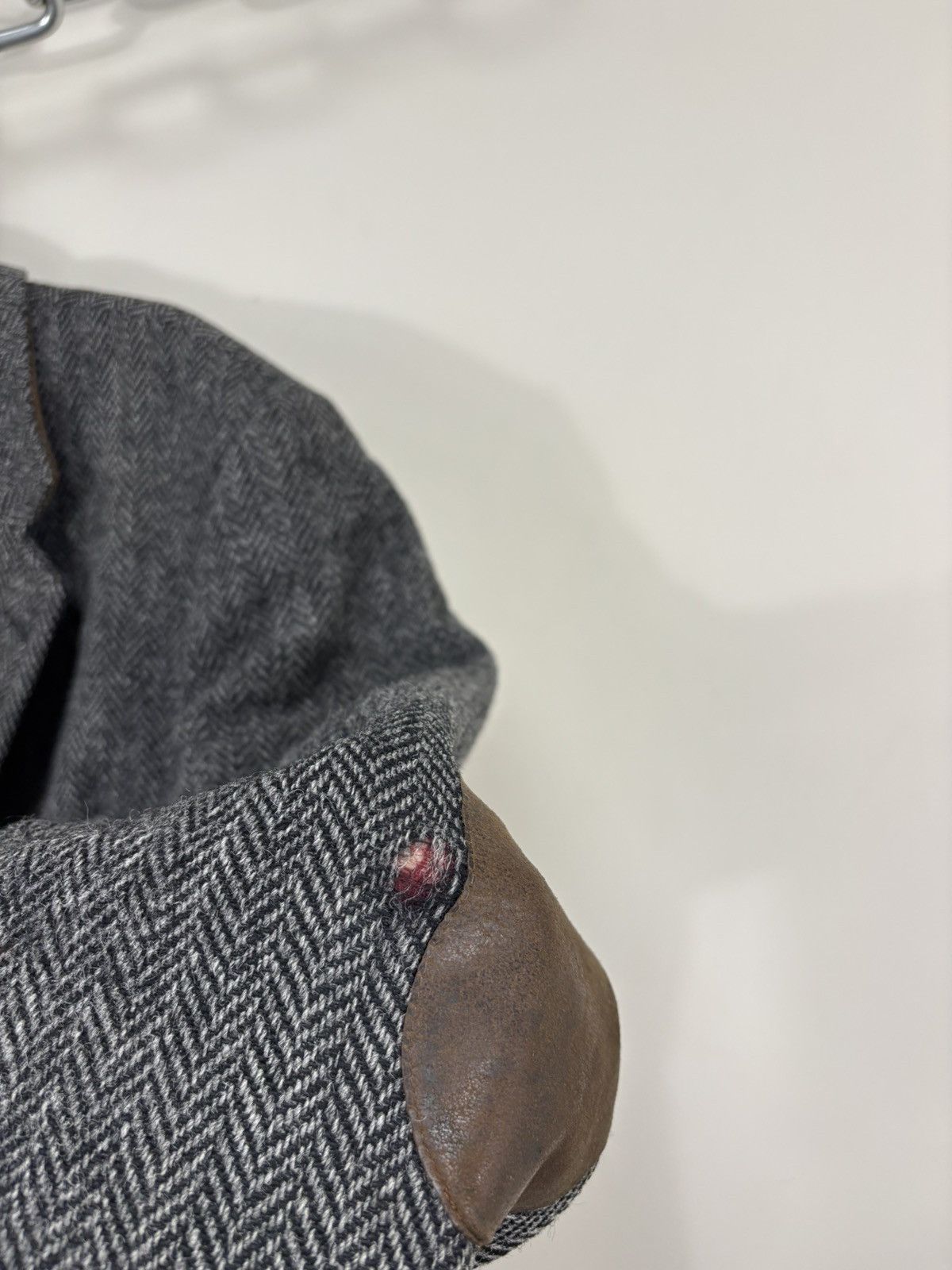 Harris Tweed Harris Tweed Vintage Men’s Herringbone Gray Tweed Jacket Size 46R - 14 Thumbnail