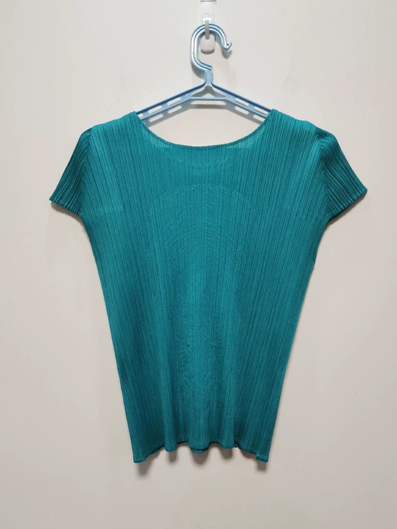 Issey Miyake Issey Miyake size:3 Green pleated zebra top Size XS / US 0-2 / IT 36-38 - 2 Thumbnail