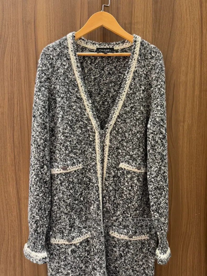 Chanel Chanel V-neck four-pocket black and white blended cashmere Size XS / US 0-2 / IT 36-38 - 3 Thumbnail