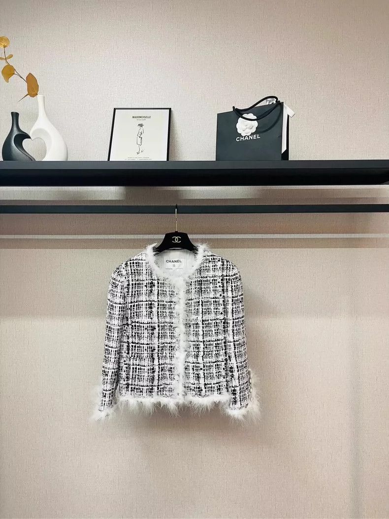 Chanel Chanel 25S black and white feather rolled-edged jacket 2504 Size XS / US 0-2 / IT 36-38 - 1 Thumbnail