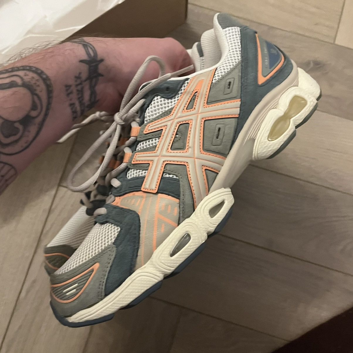 Asics Asics Gel Nimbus 9 Cream Feather Grey Trainers Size US 11 / EU 44 - 8 Thumbnail