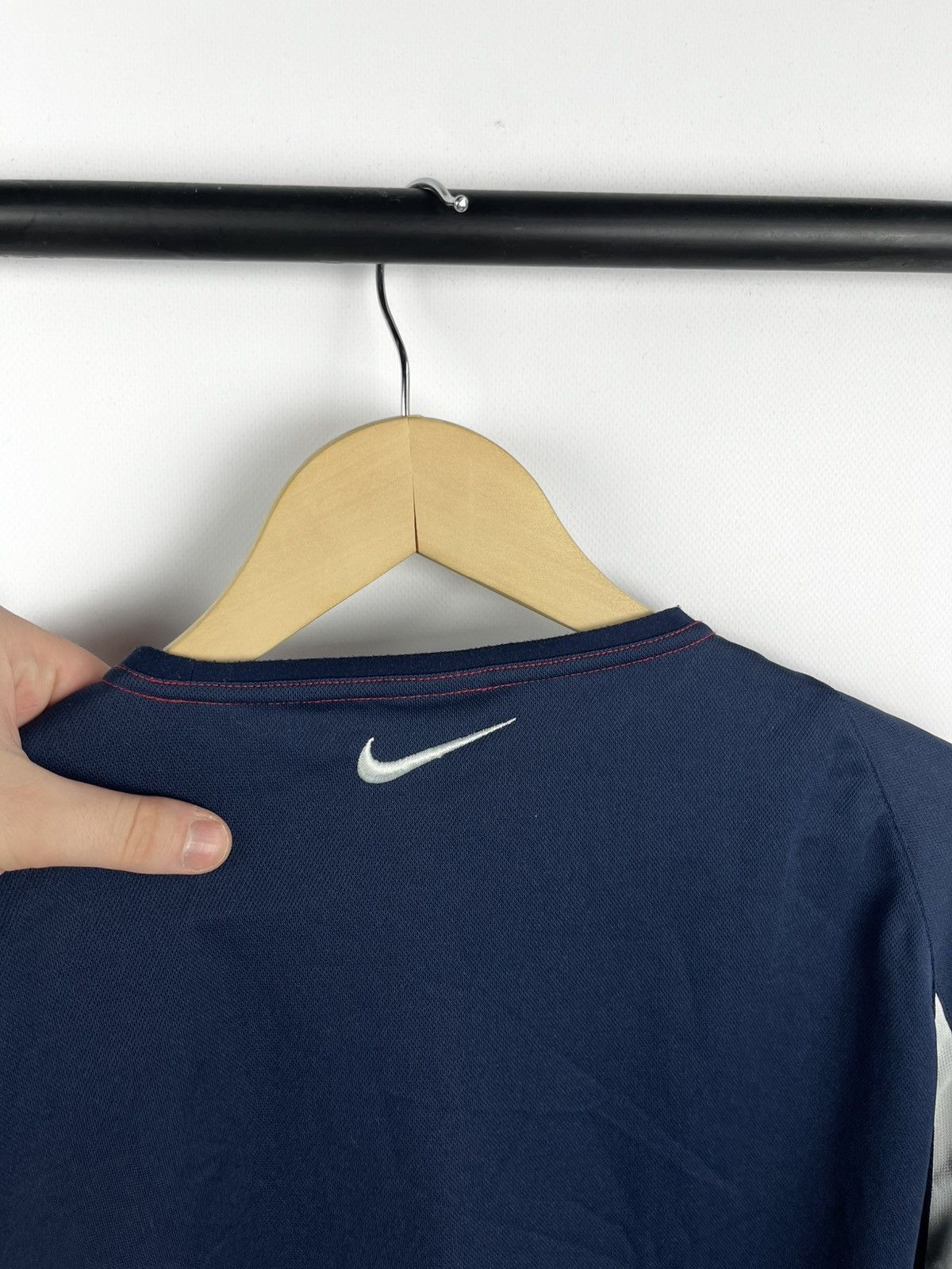 Nike Nike Central Logo Swoosh Vintage T-Shirt Red Size L Size US L / EU 52-54 / 3 - 10 Thumbnail