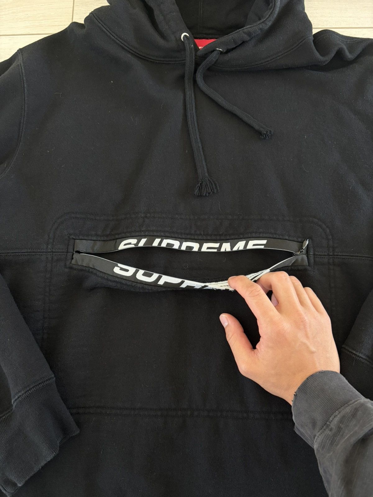 Supreme Supreme SS19 Zip Pouch Hooded Sweatshirt — Size L Size US L / EU 52-54 / 3 - 3 Thumbnail