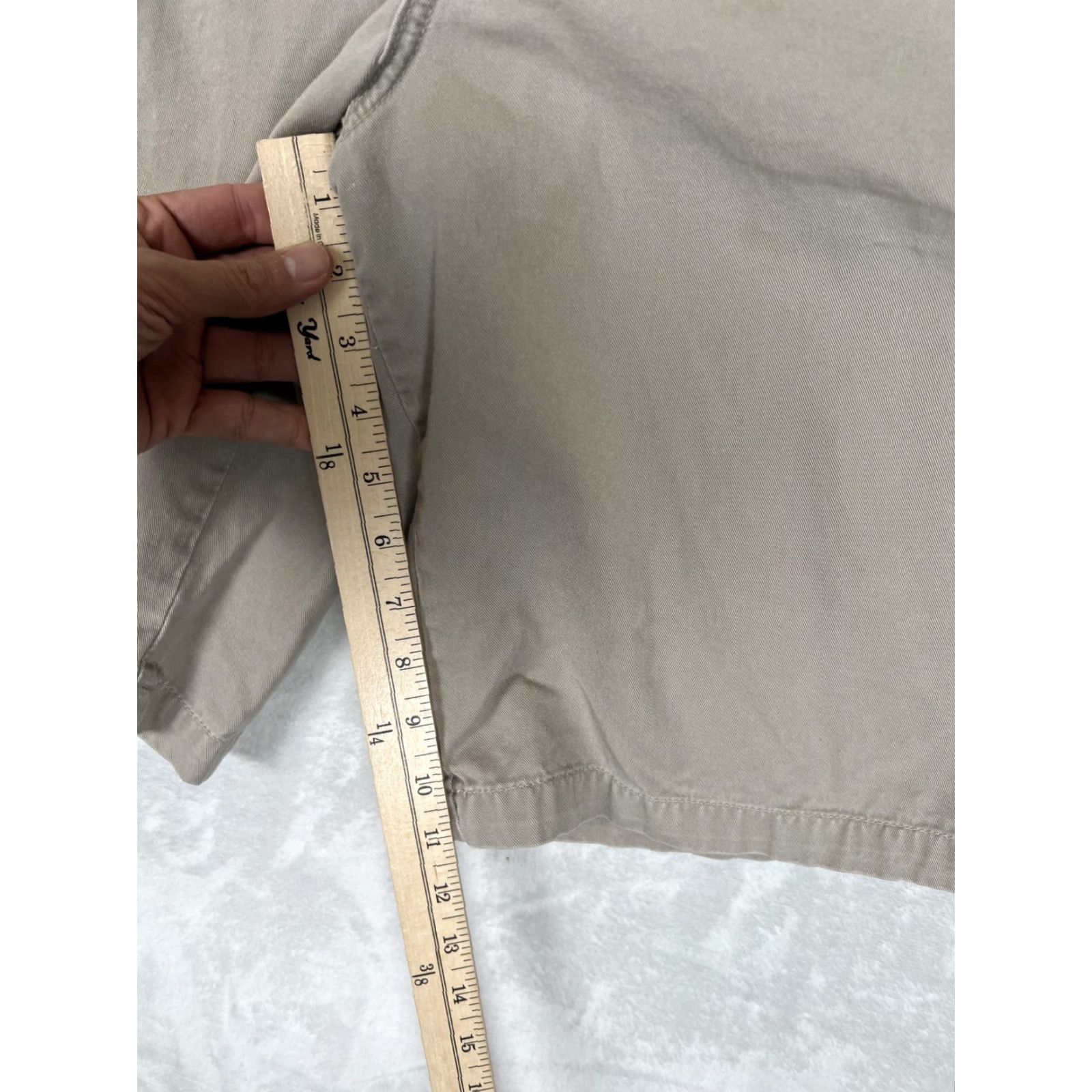 Vintage VINTAGE Utility Cargo Shorts Mens 36 Beige Cotton Cargo Shorts Utility Men Beige 36 Casual Workwear Pockets 11in Inseam Flat Front Knee-High? (No) Size US 36 / EU 52 - 2 Thumbnail