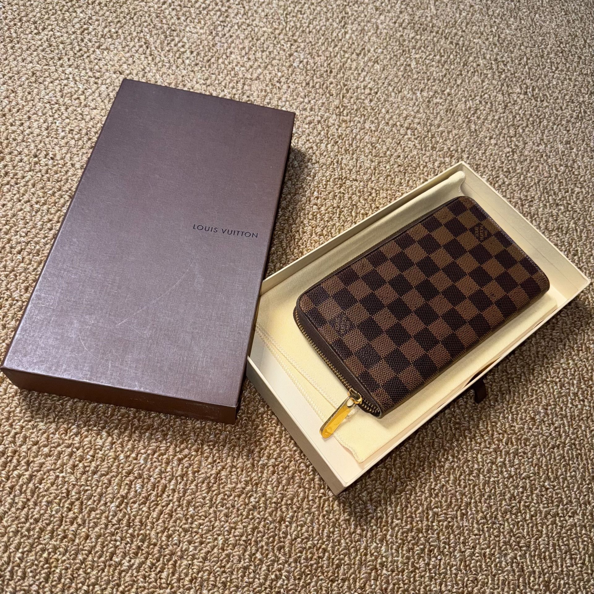 Louis Vuitton LV Zippy Wallet Clutch
