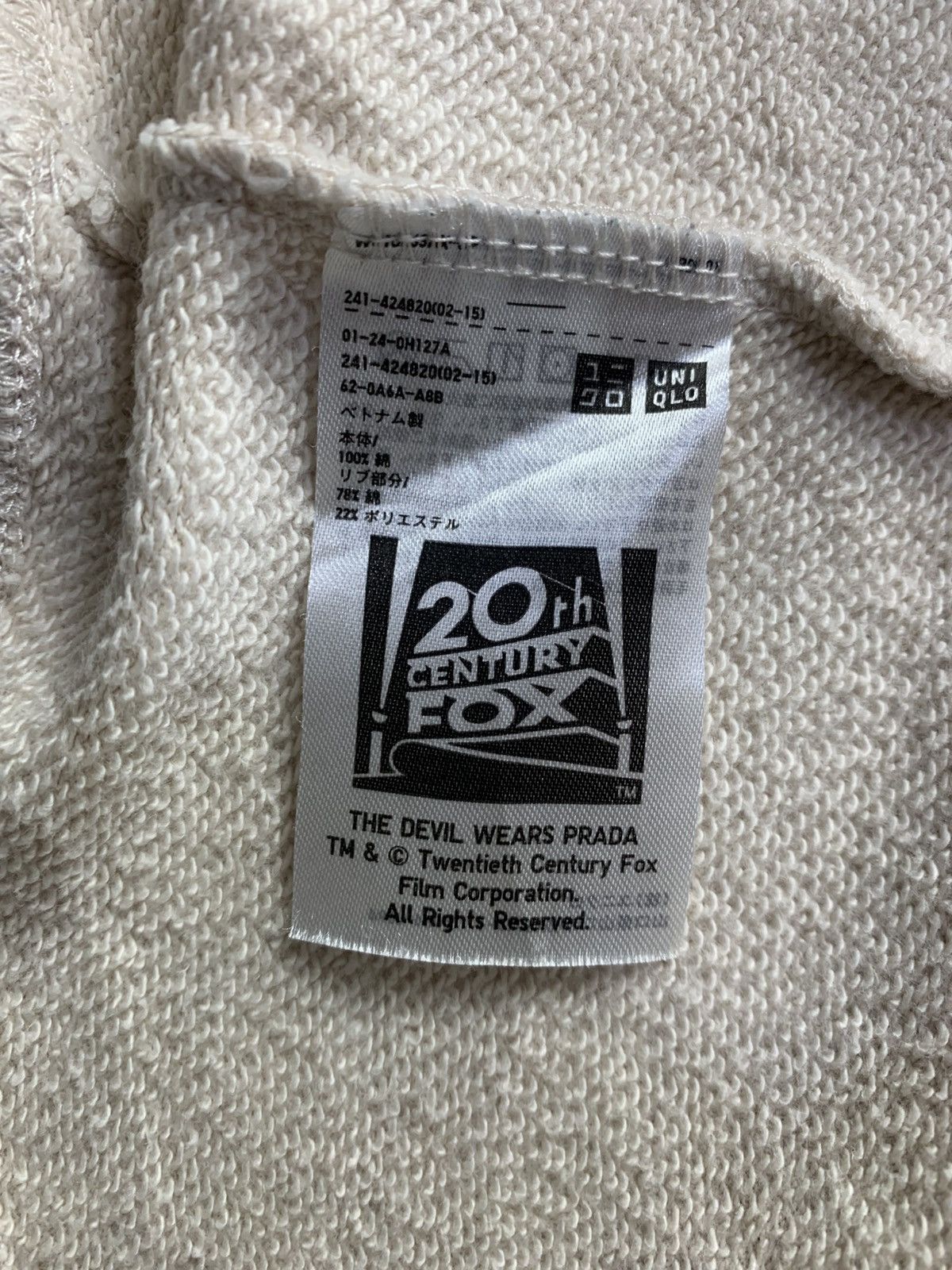 Uniqlo Uniqlo The Devil Wears Prada Movie Streetwear Sweatshirt Size US XL / EU 56 / 4 - 11 Thumbnail