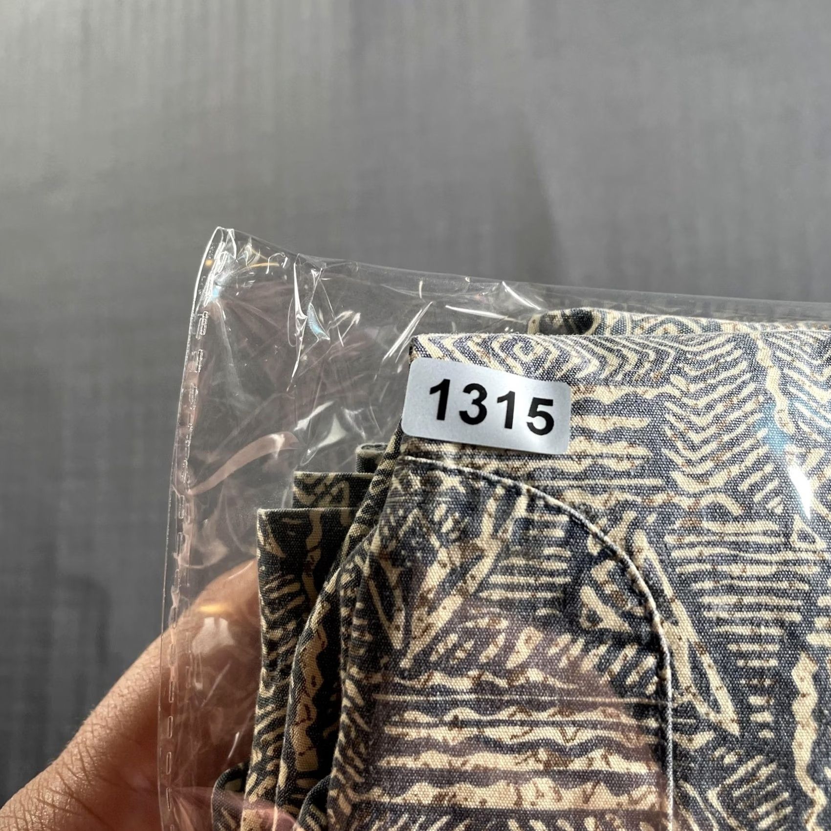 J.Crew J.Crew Shirt Men Small Blue Beige Geometric Print Button-Up Short Sleeve Oarsman Size US S / EU 44-46 / 1 - 7 Thumbnail