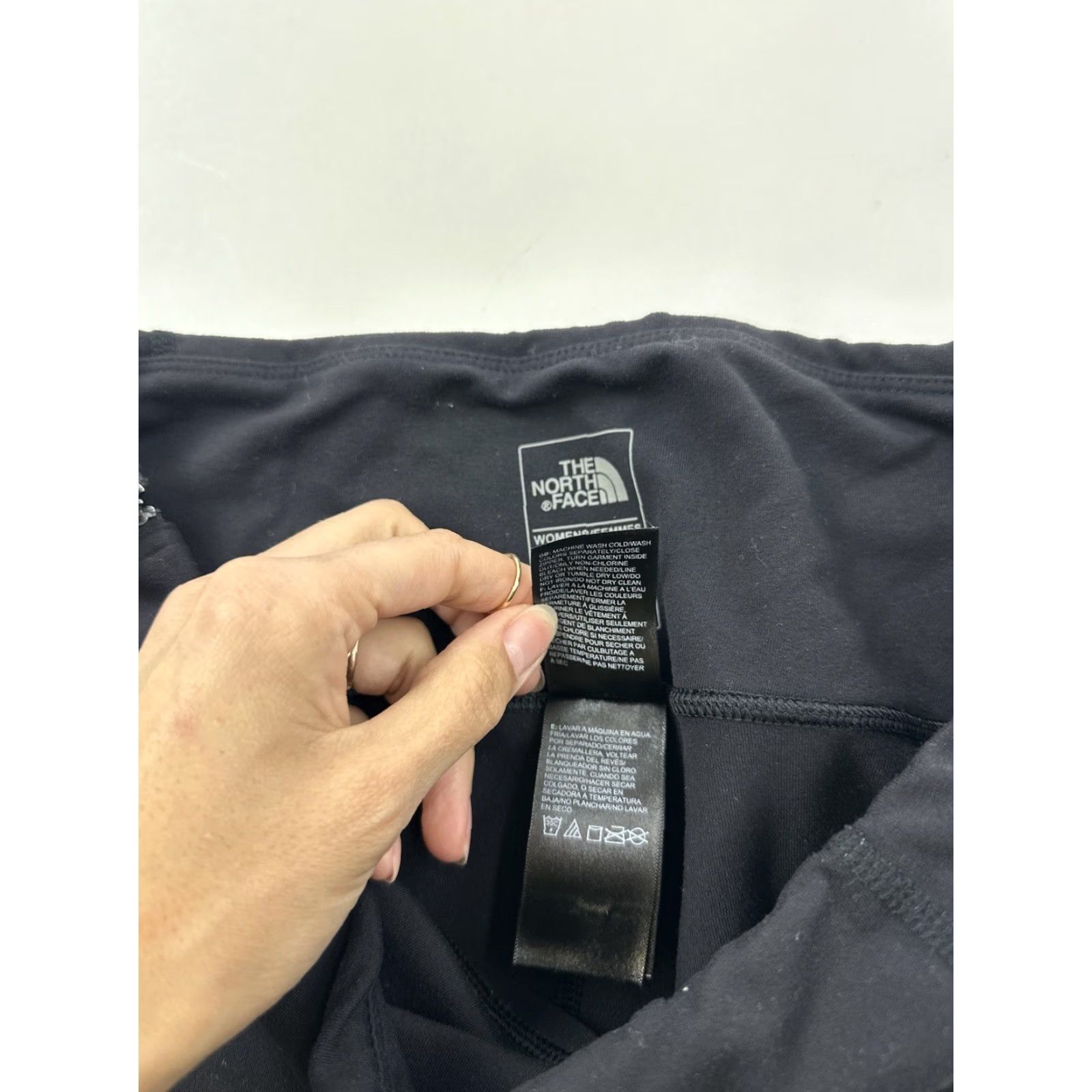 The North Face VINTAGE The North Face Leggings Women’s M Medium Black Capri Hiking Base layer Size 32" / US 10 / IT 46 - 5 Thumbnail