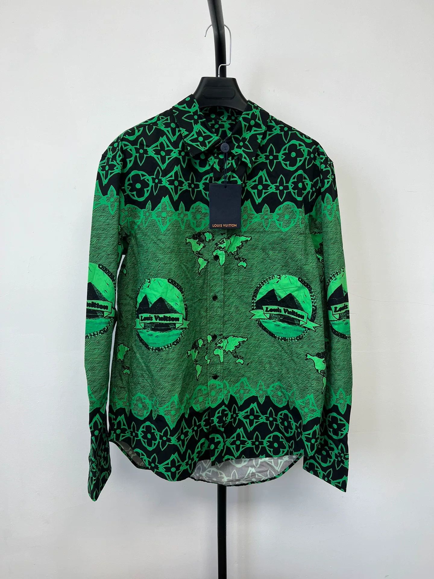 Louis Vuitton louis vuitton logo print green long sleeve shirt Size US S / EU 44-46 / 1 - 1 Thumbnail