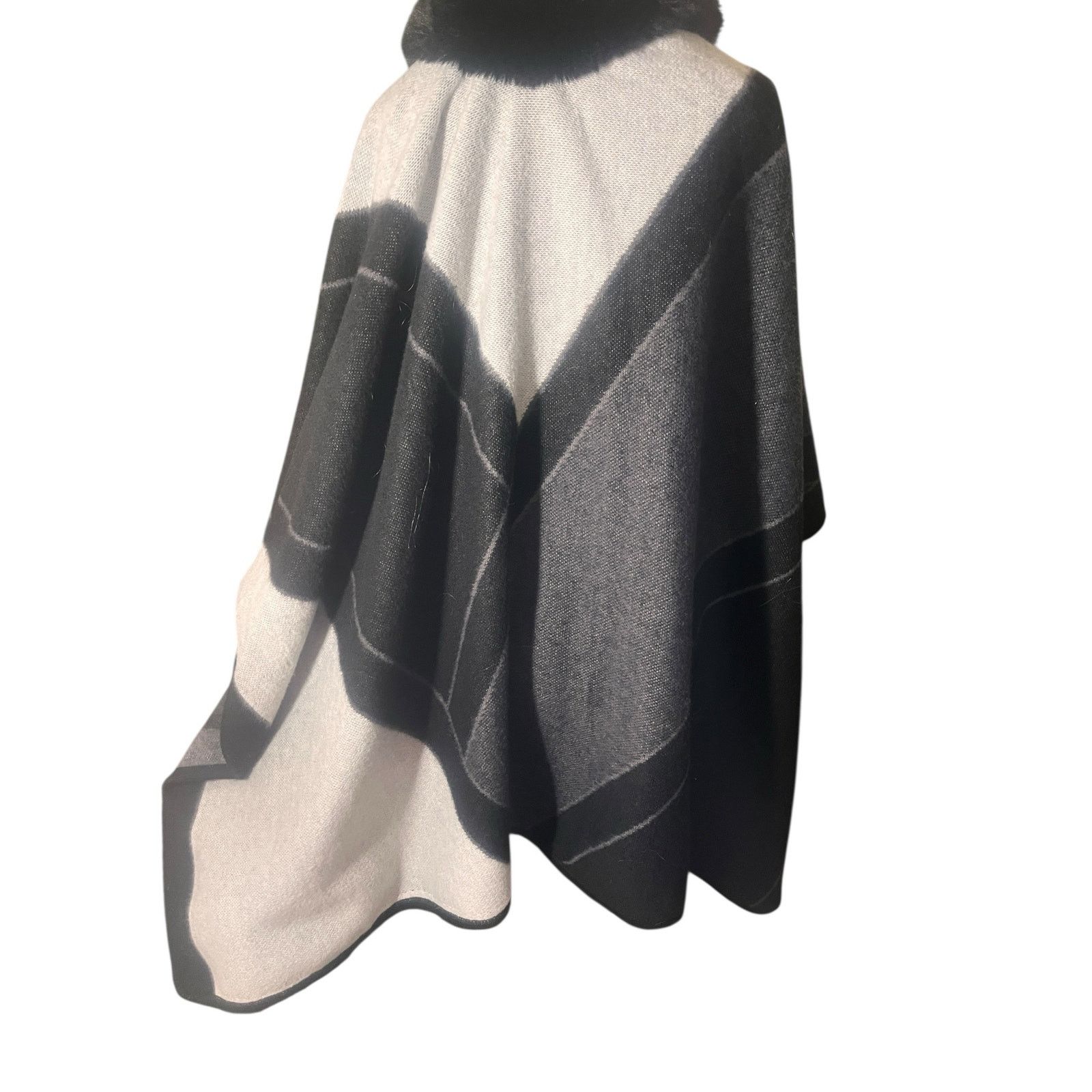 Other Coco + Carmen Fur Trim White Black & Gray Poncho Wrap Size ONE SIZE - 6 Thumbnail